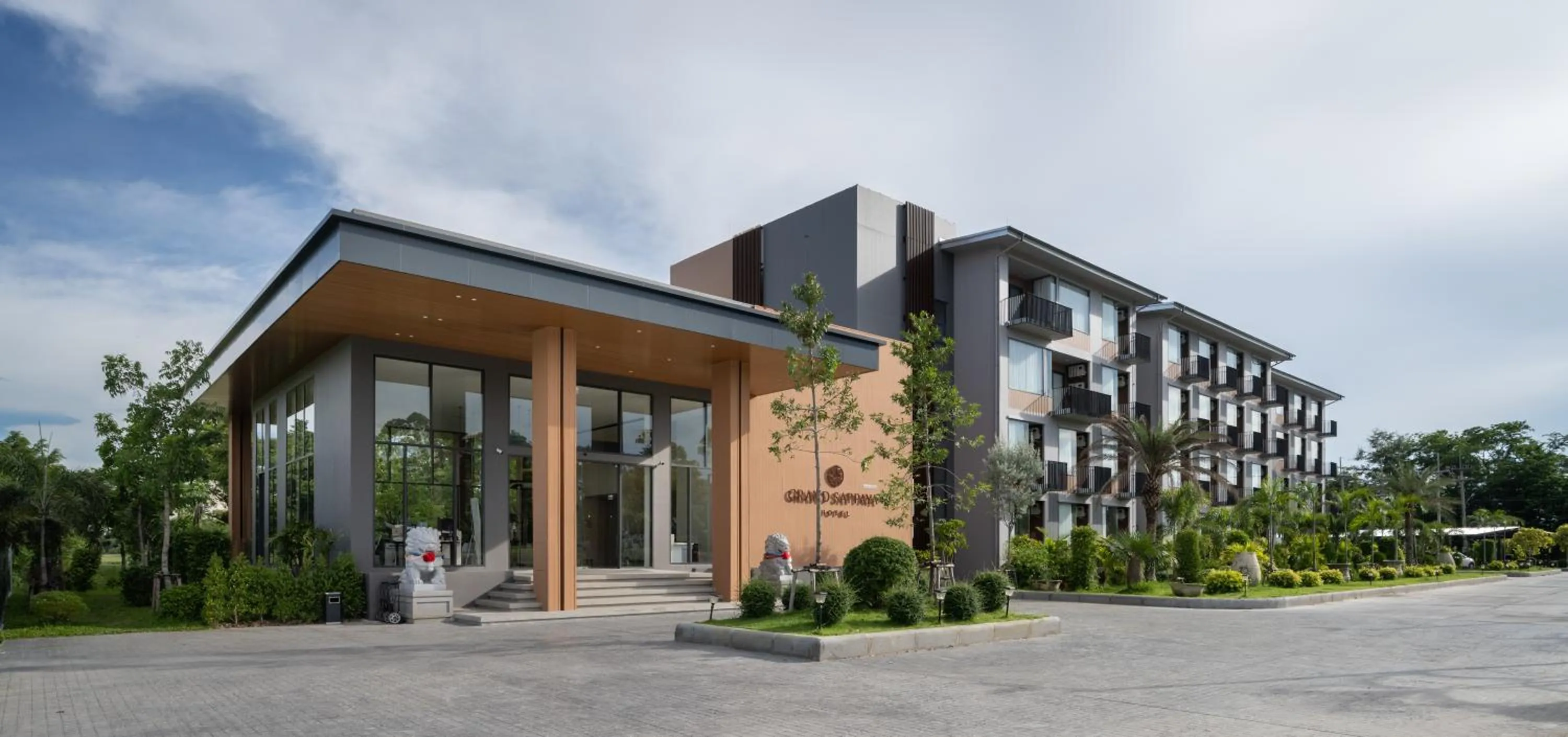 Property building in Sappaya Hotel By Lotus Valley Golf Resort