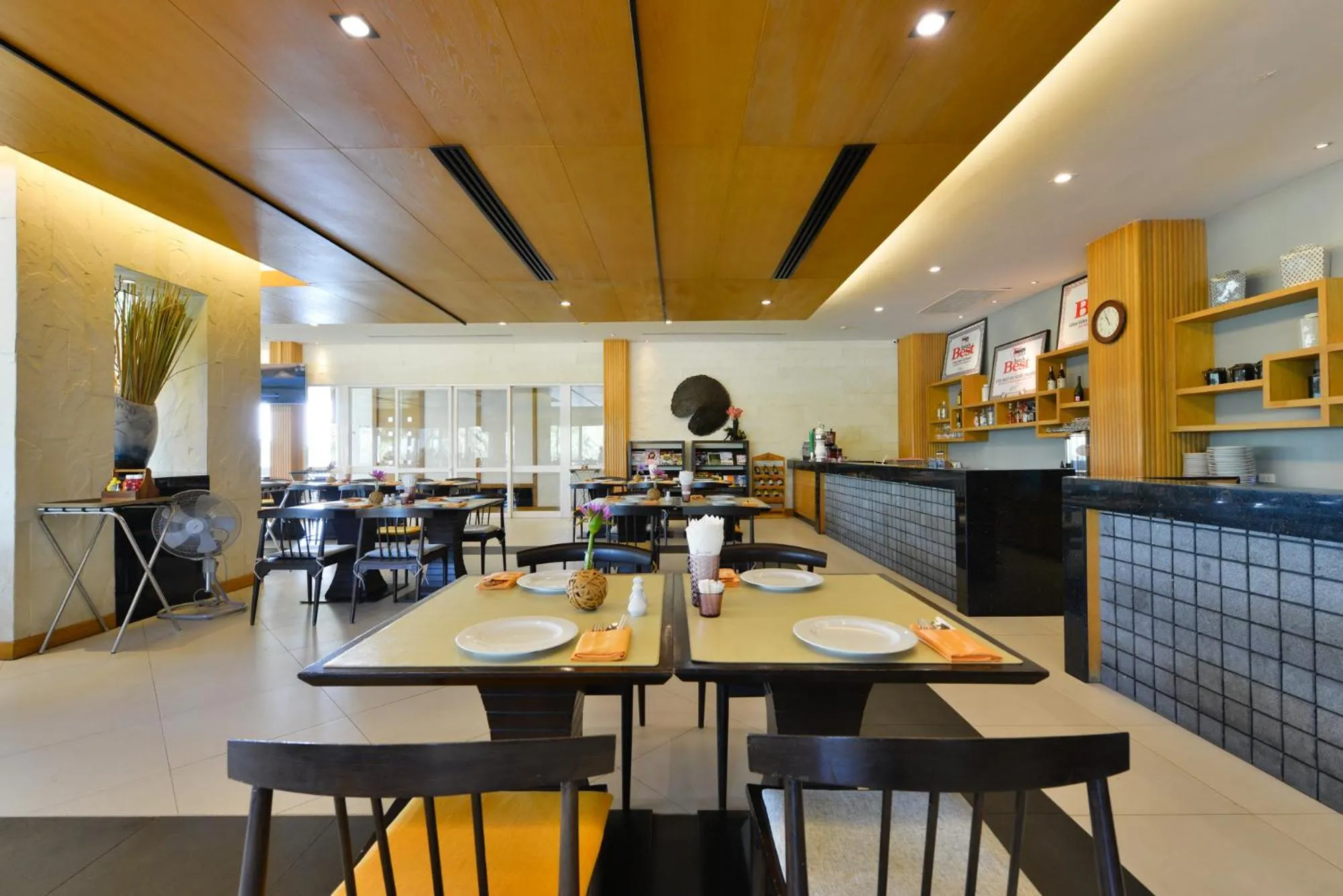 Restaurant/places to eat in Sappaya Hotel By Lotus Valley Golf Resort