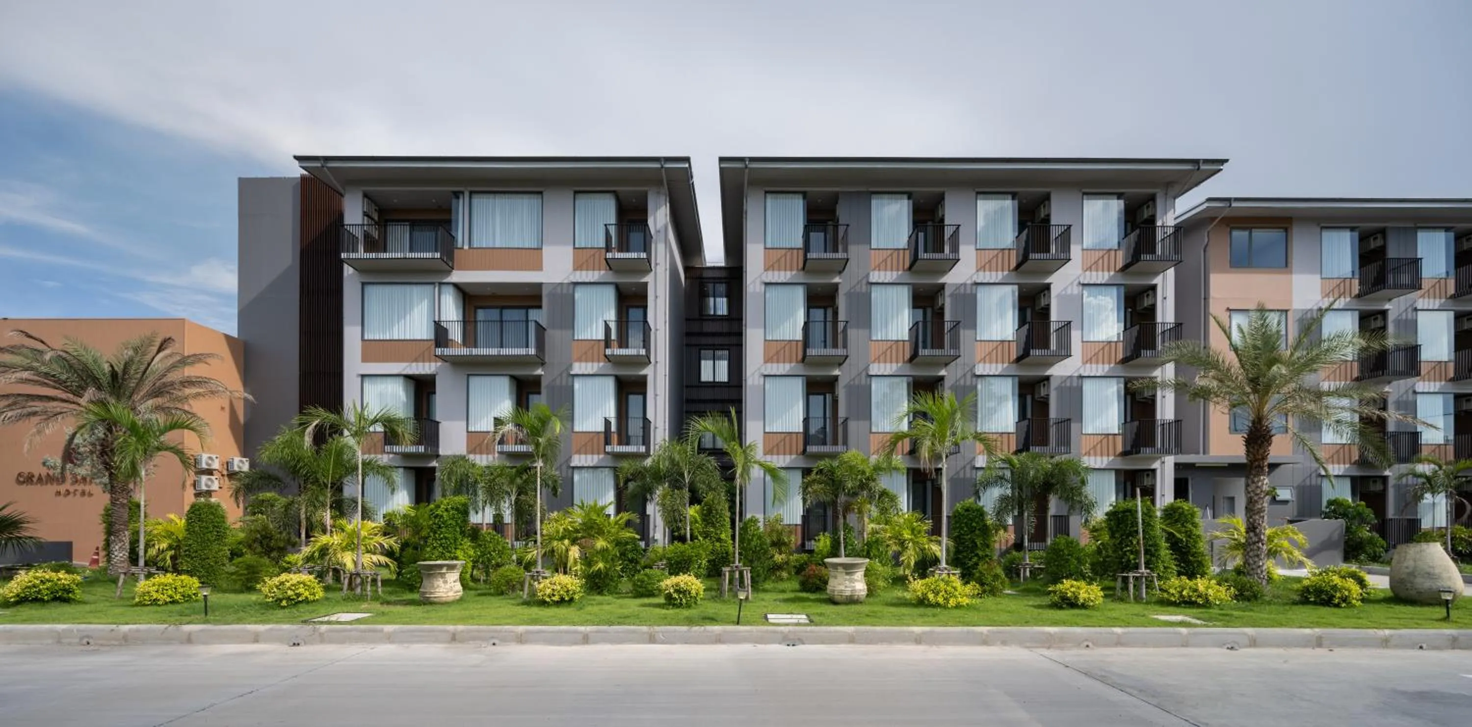 Property building in Sappaya Hotel By Lotus Valley Golf Resort