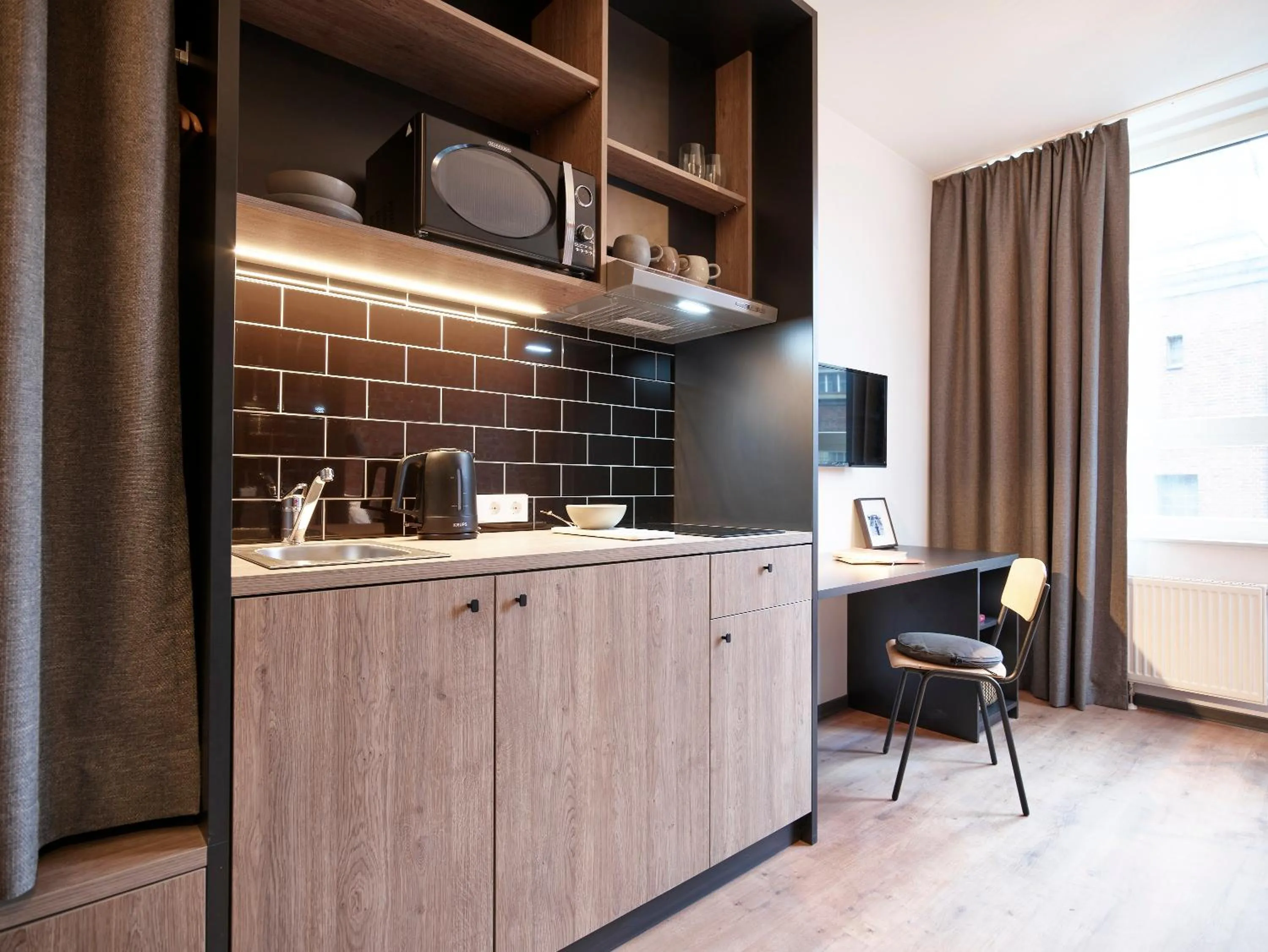 Kitchen or kitchenette in PHNX Aparthotel Hamburg
