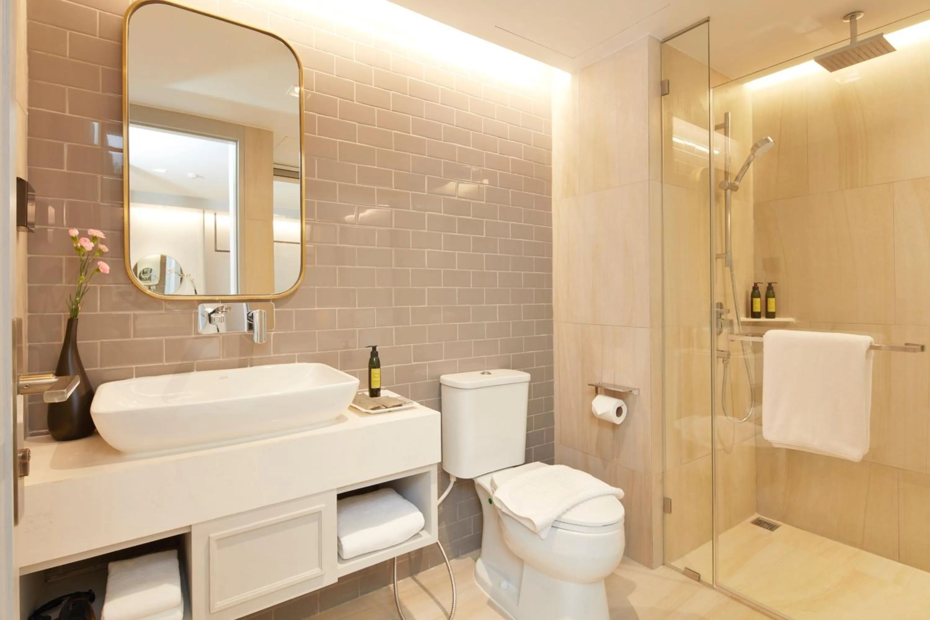 Bathroom in The Quarter Ploenchit by UHG