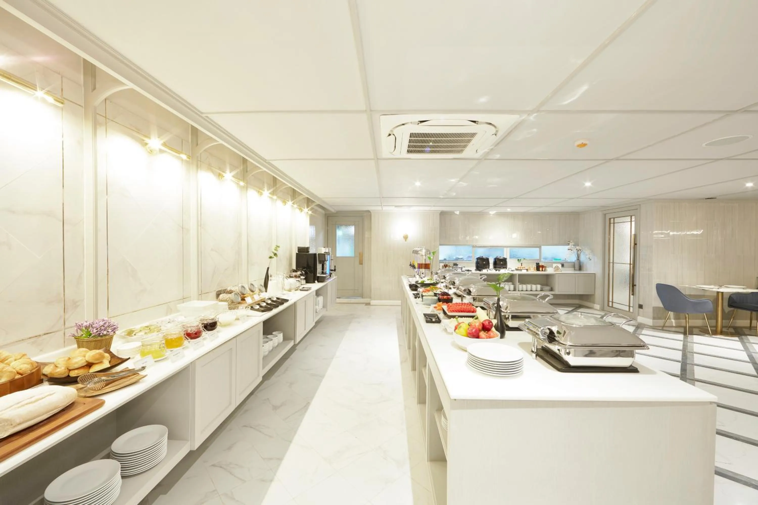 Buffet breakfast in The Quarter Ploenchit by UHG