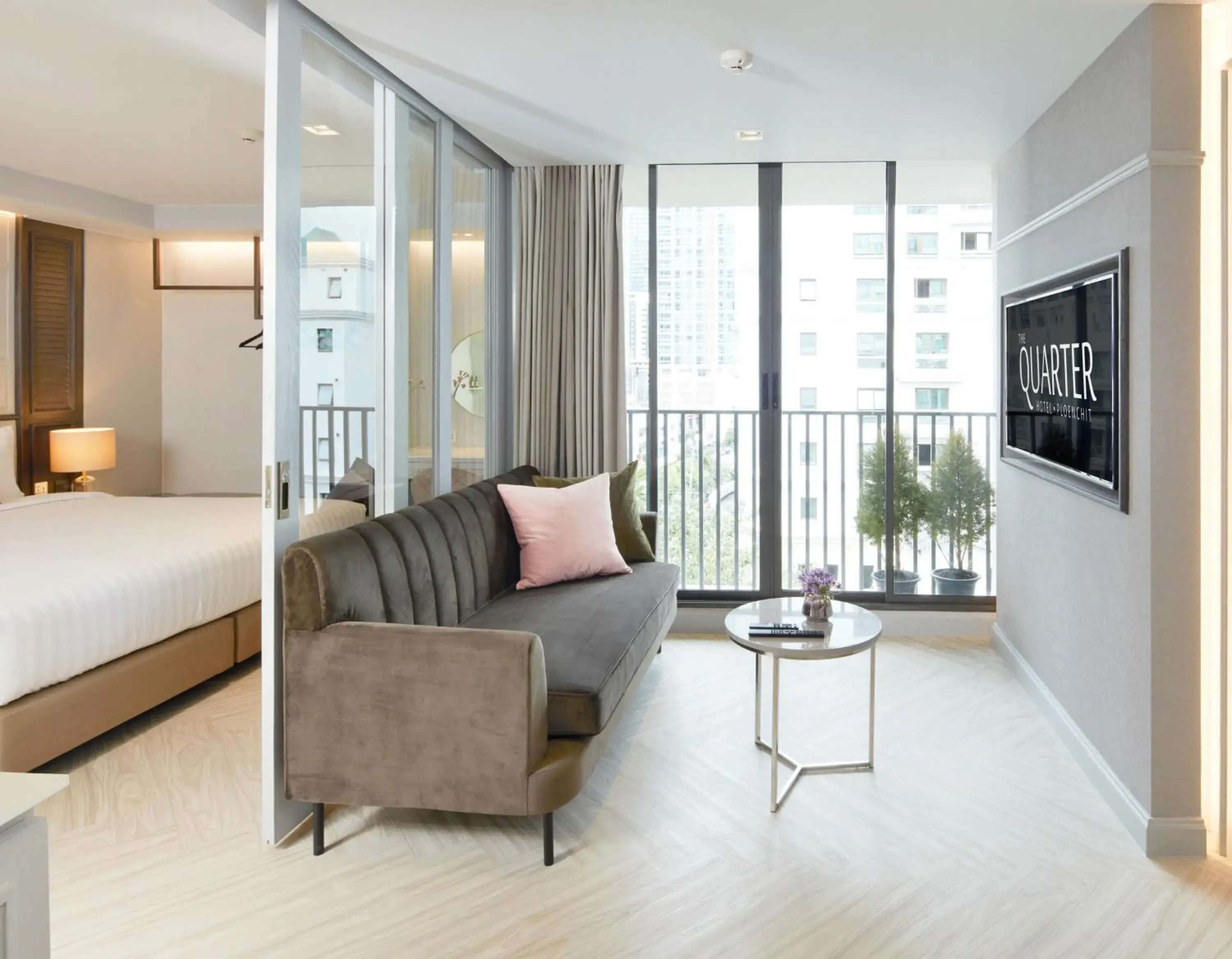 One-Bedroom Suite with Bathtub in The Quarter Ploenchit by UHG One-Bedroom Suite with Bathtub in The Quarter Ploenchit by UHG