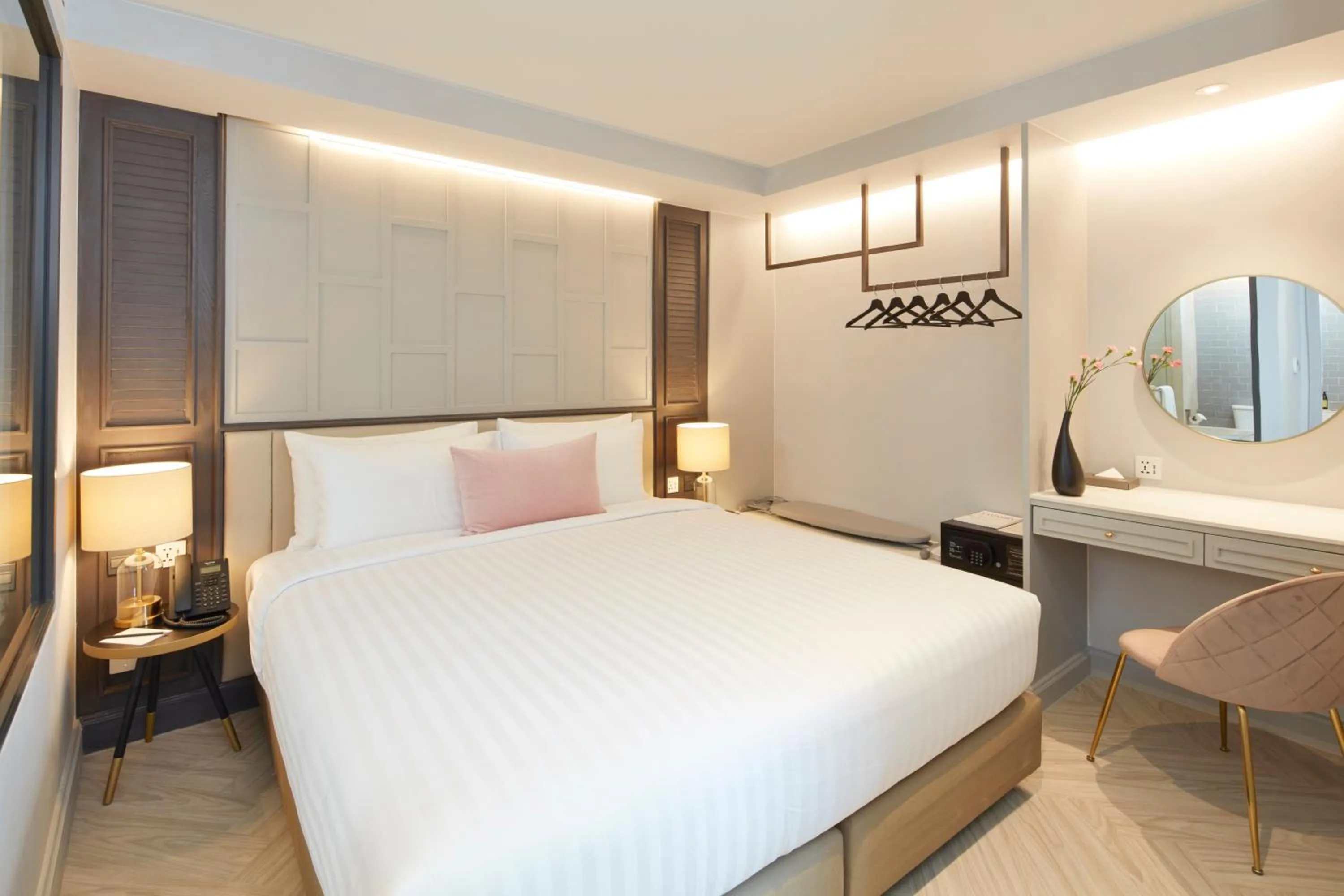 Bedroom, Bed in The Quarter Ploenchit by UHG