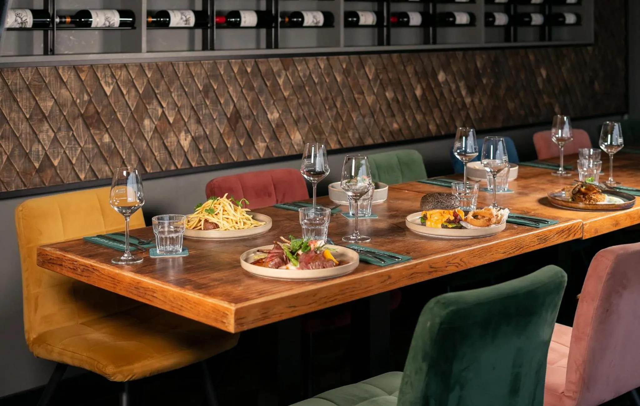 Food and drinks in Suites Boulevard 17