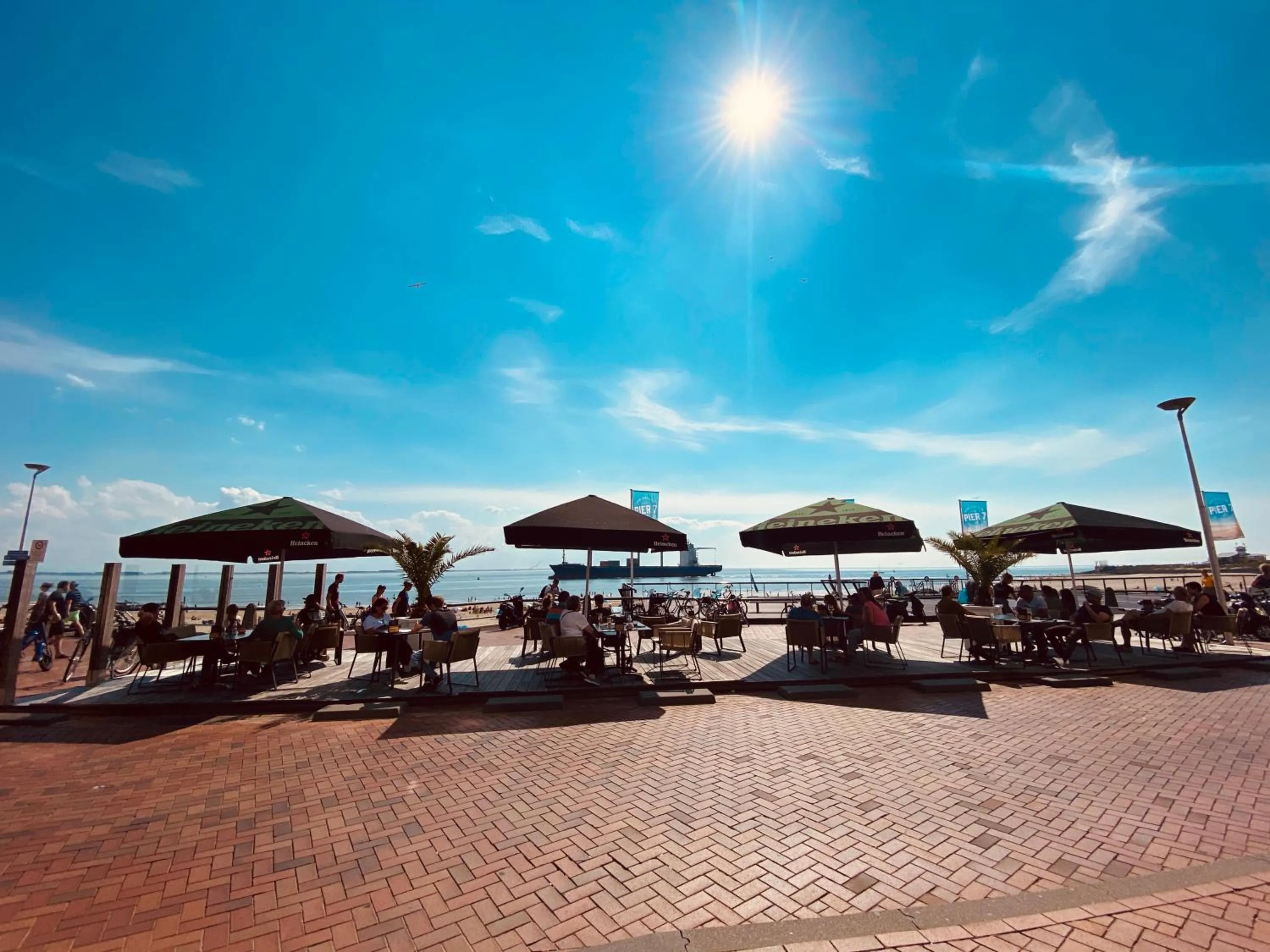 Restaurant/places to eat in Suites Boulevard 17