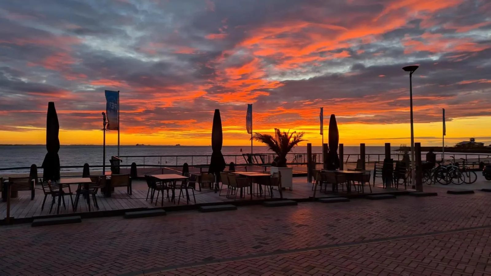 Restaurant/places to eat in Suites Boulevard 17