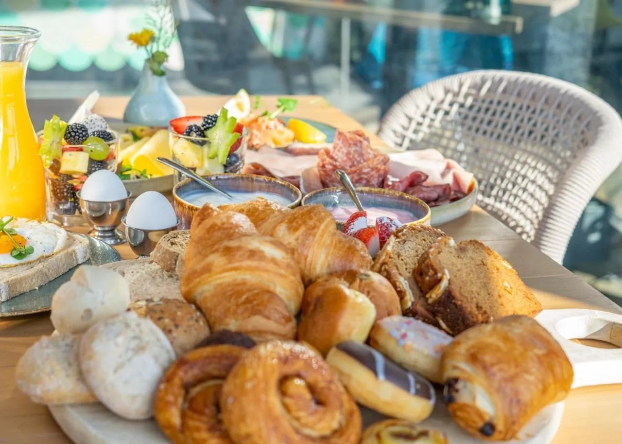 Buffet breakfast in Suites Boulevard 17