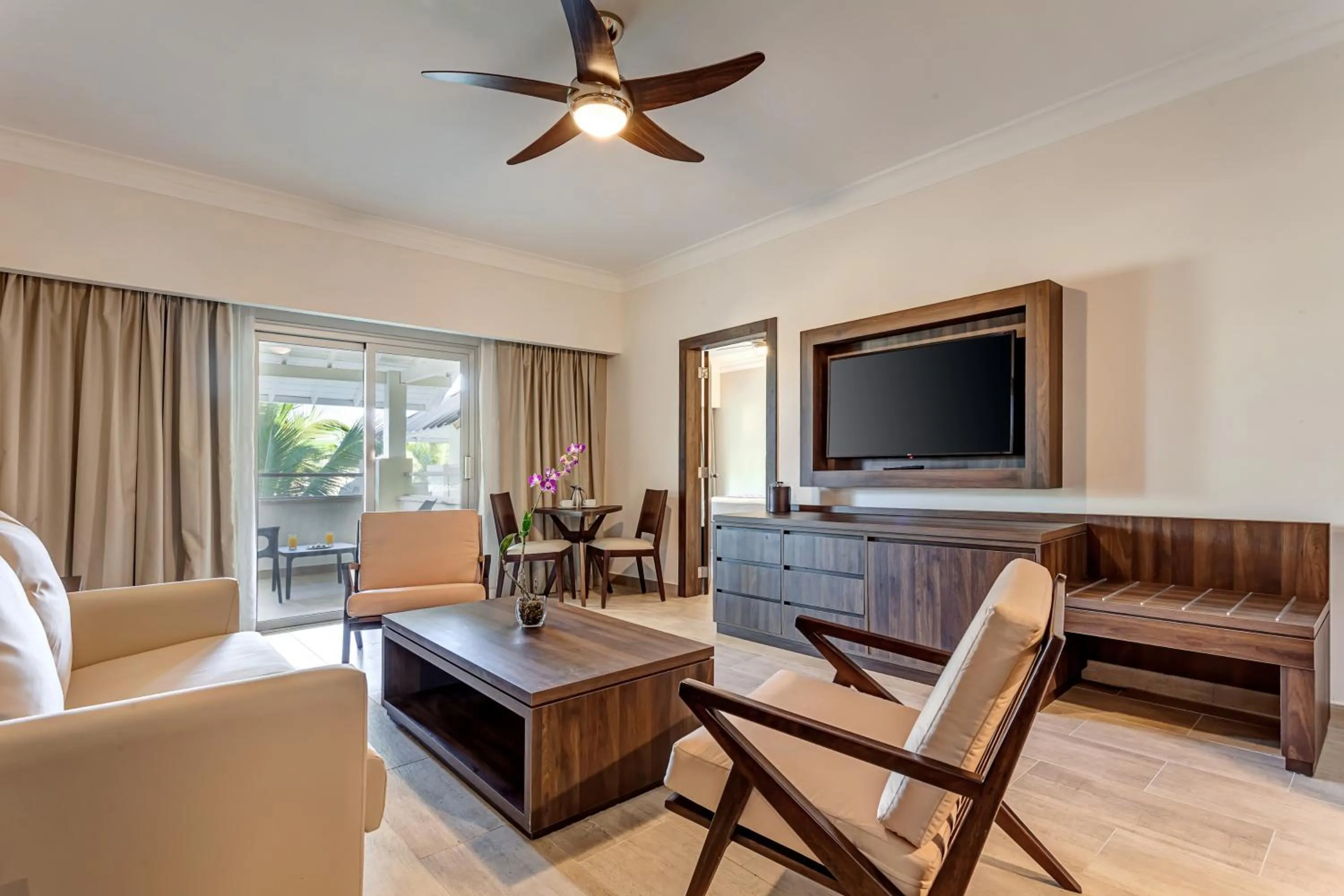 Living room in Royalton Splash Punta Cana, An Autograph Collection All-Inclusive Resort & Casino