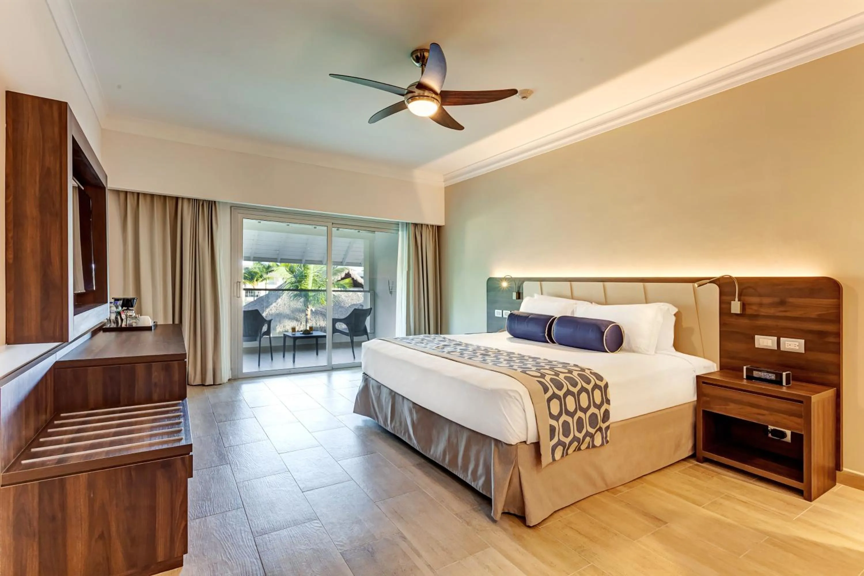 Bedroom, Bed in Royalton Splash Punta Cana, An Autograph Collection All-Inclusive Resort & Casino