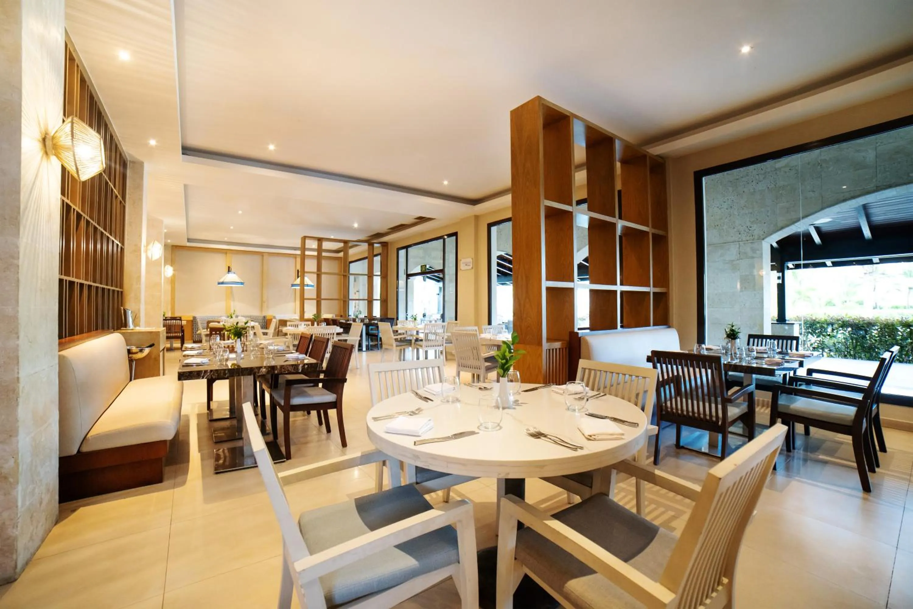 Restaurant/places to eat in Royalton Punta Cana, An Autograph Collection All-Inclusive Resort & Casino