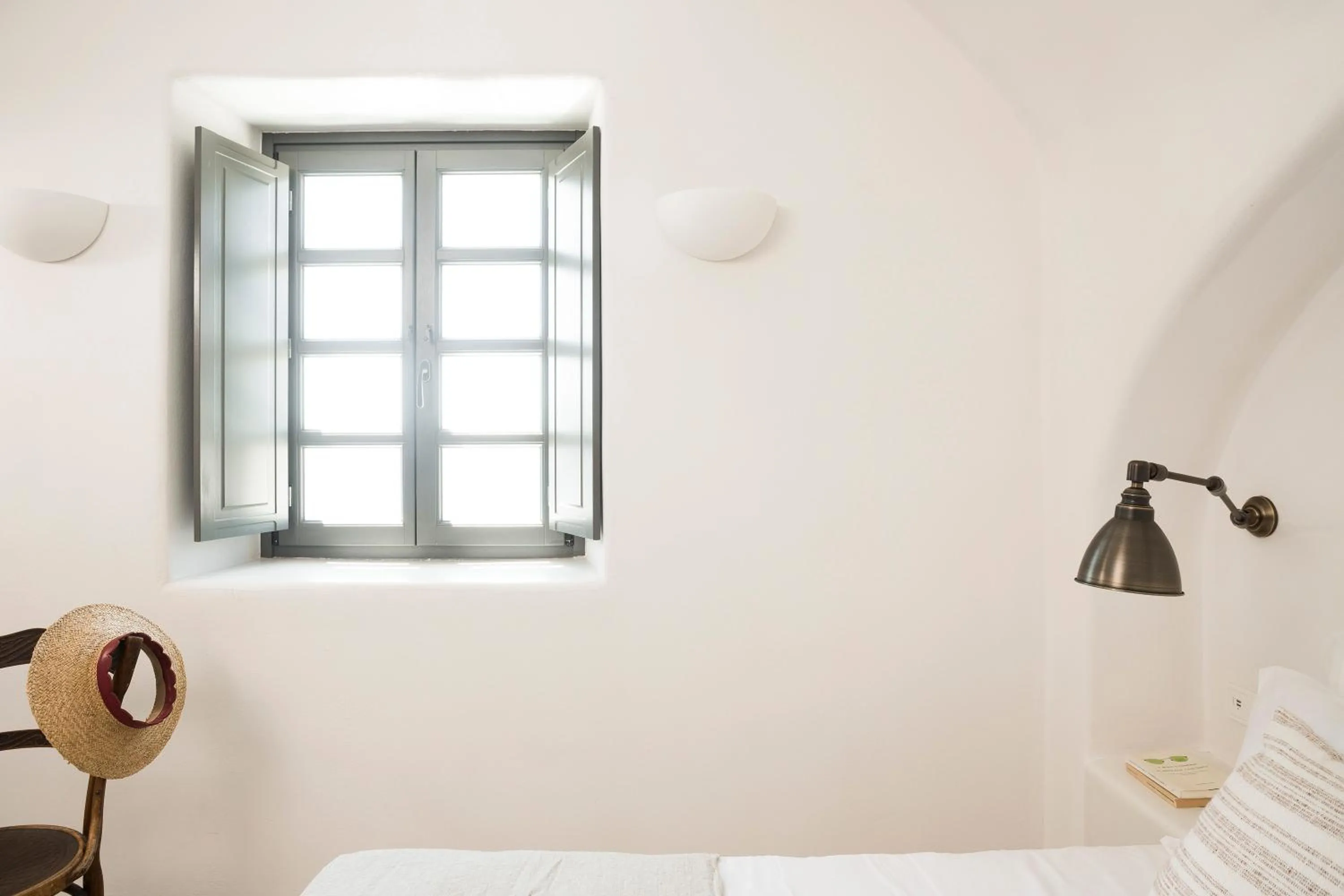 Bedroom, Bed in Armenaki