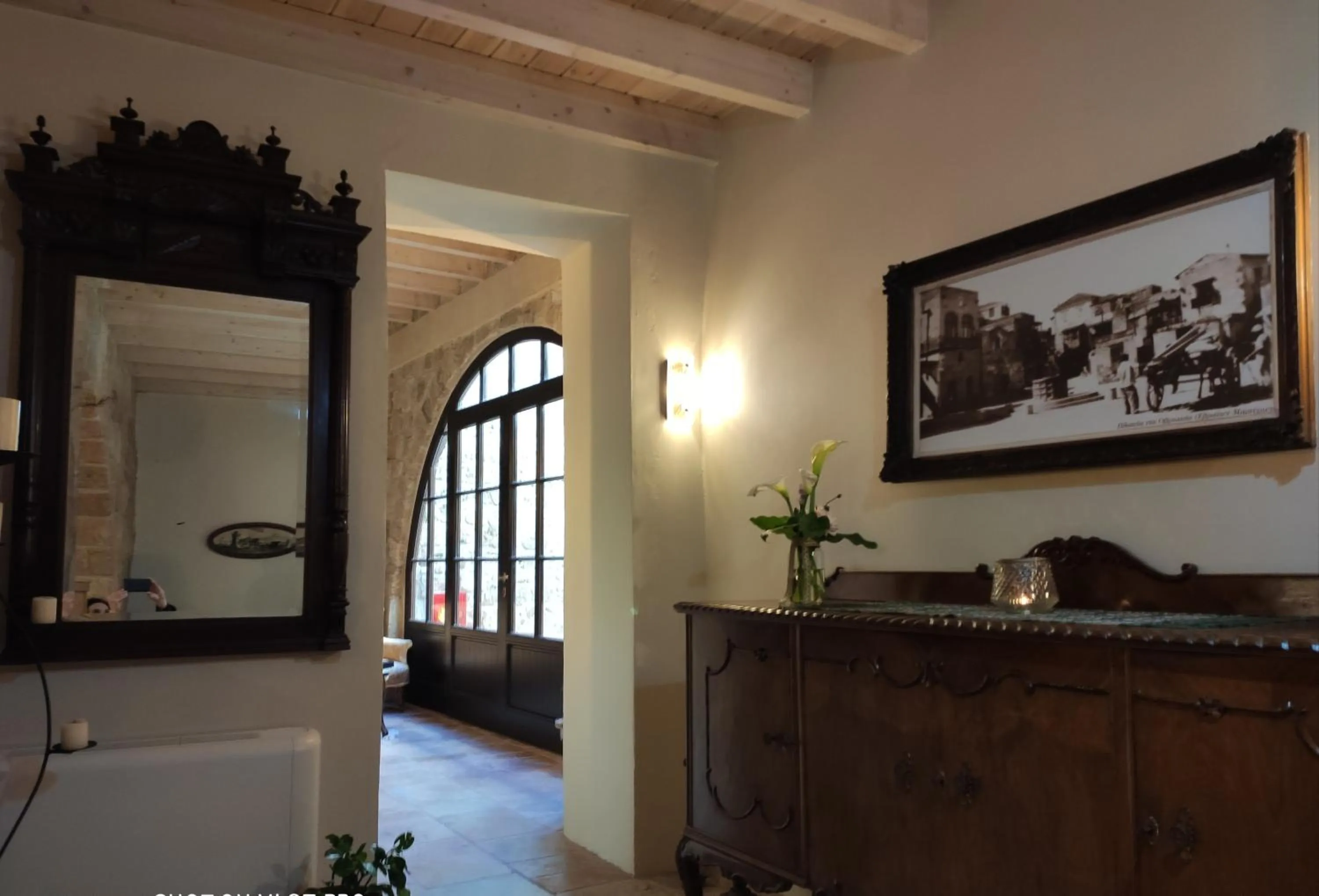 Communal lounge/ TV room in Porolithos Boutique Hotel