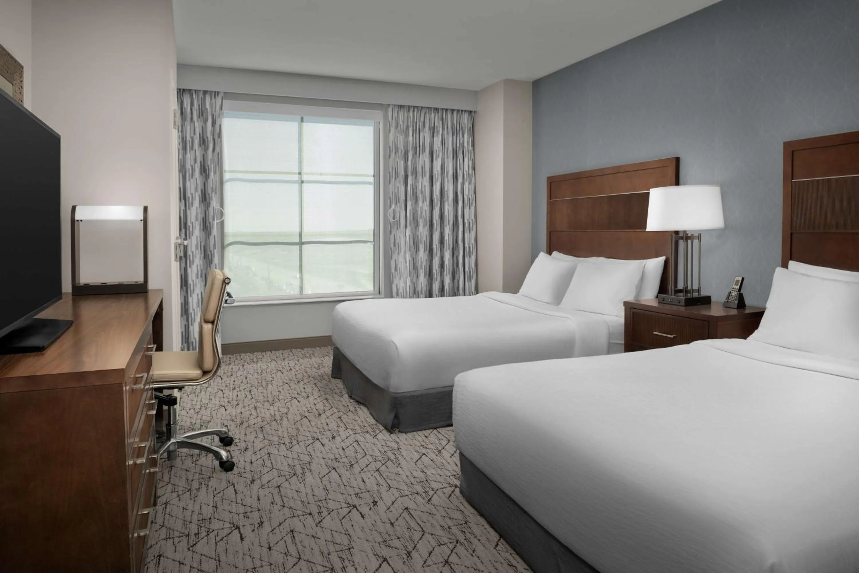 Bed in Embassy Suites Springfield