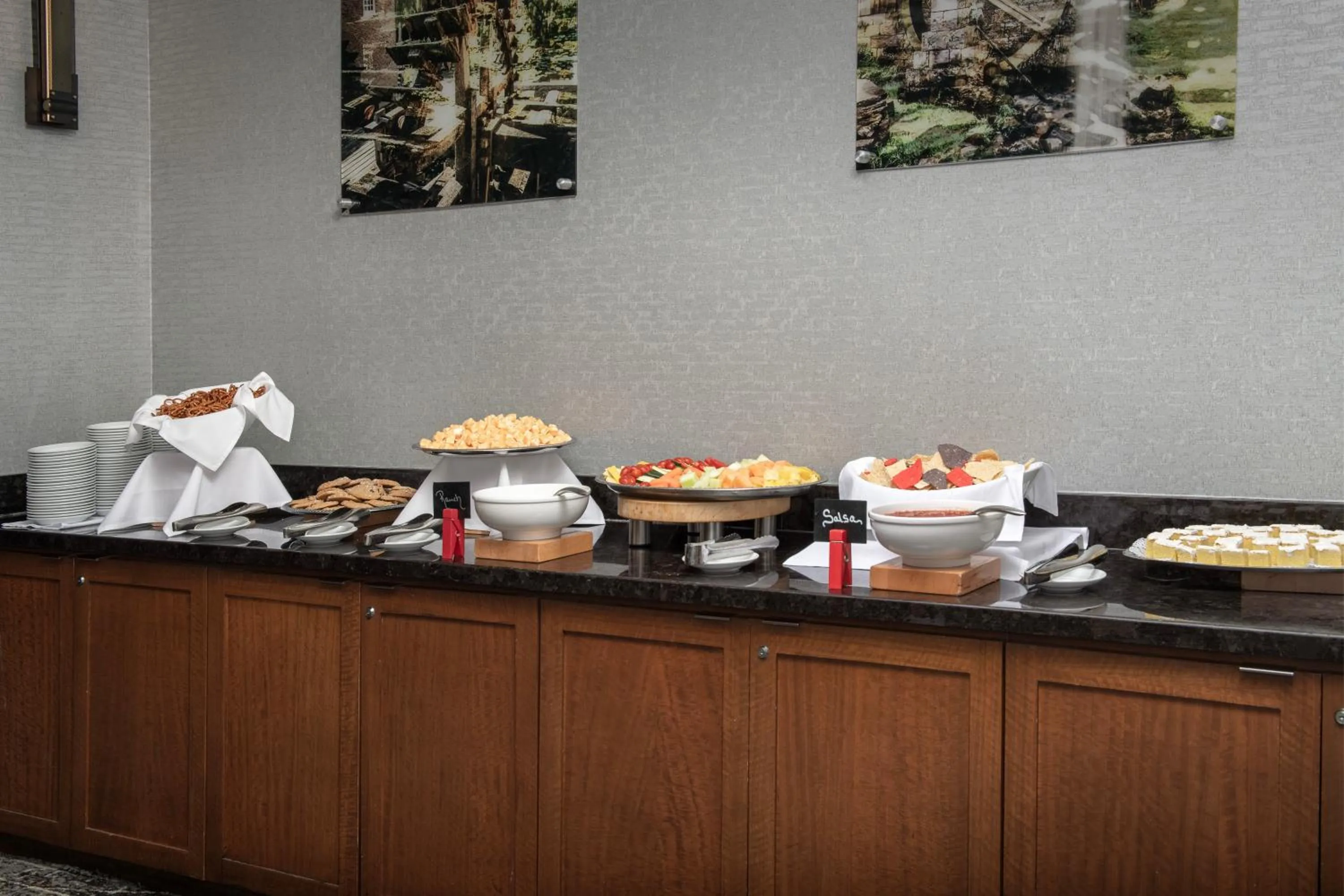 Food in Embassy Suites Springfield