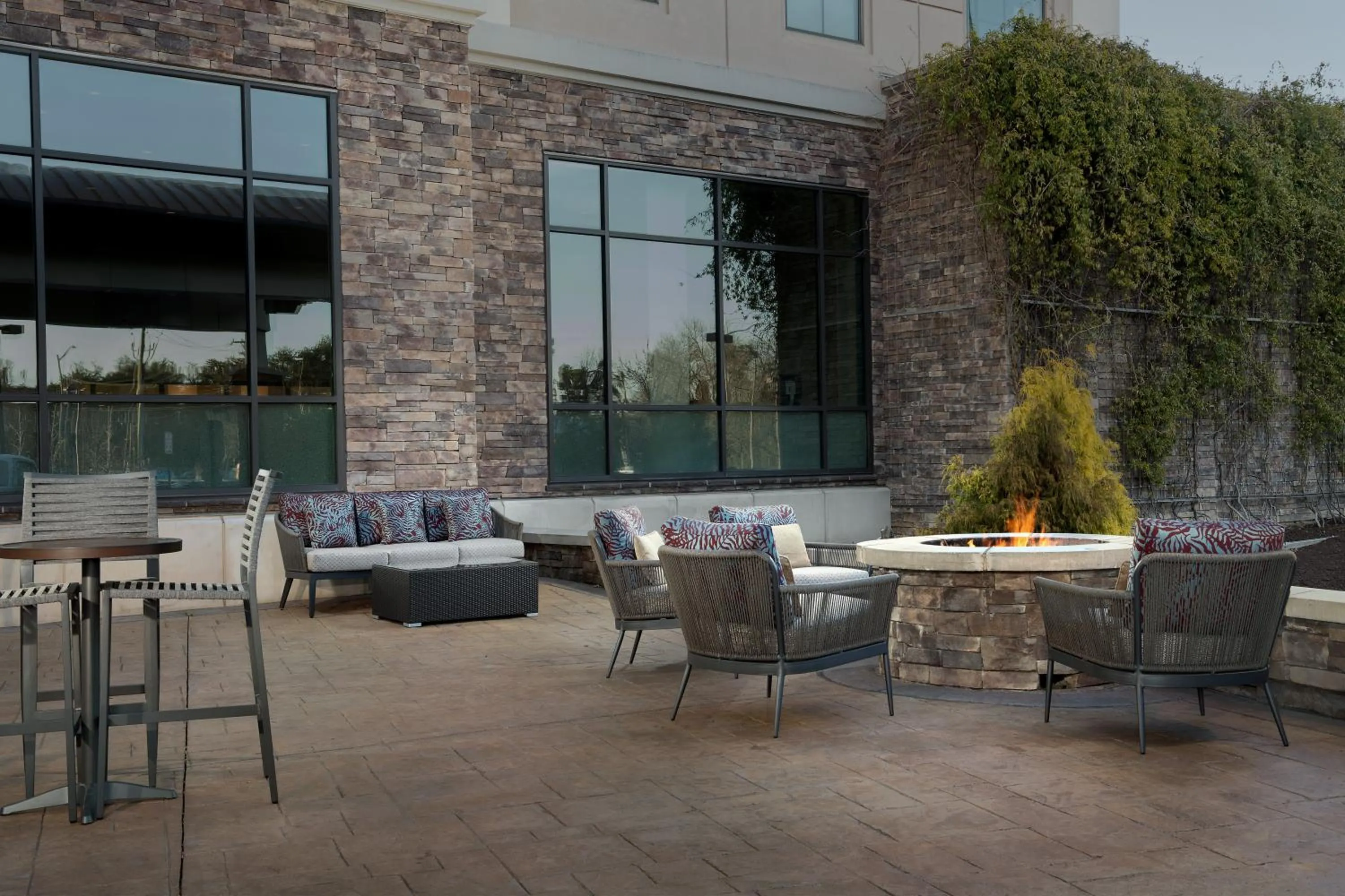 Patio in Embassy Suites Springfield