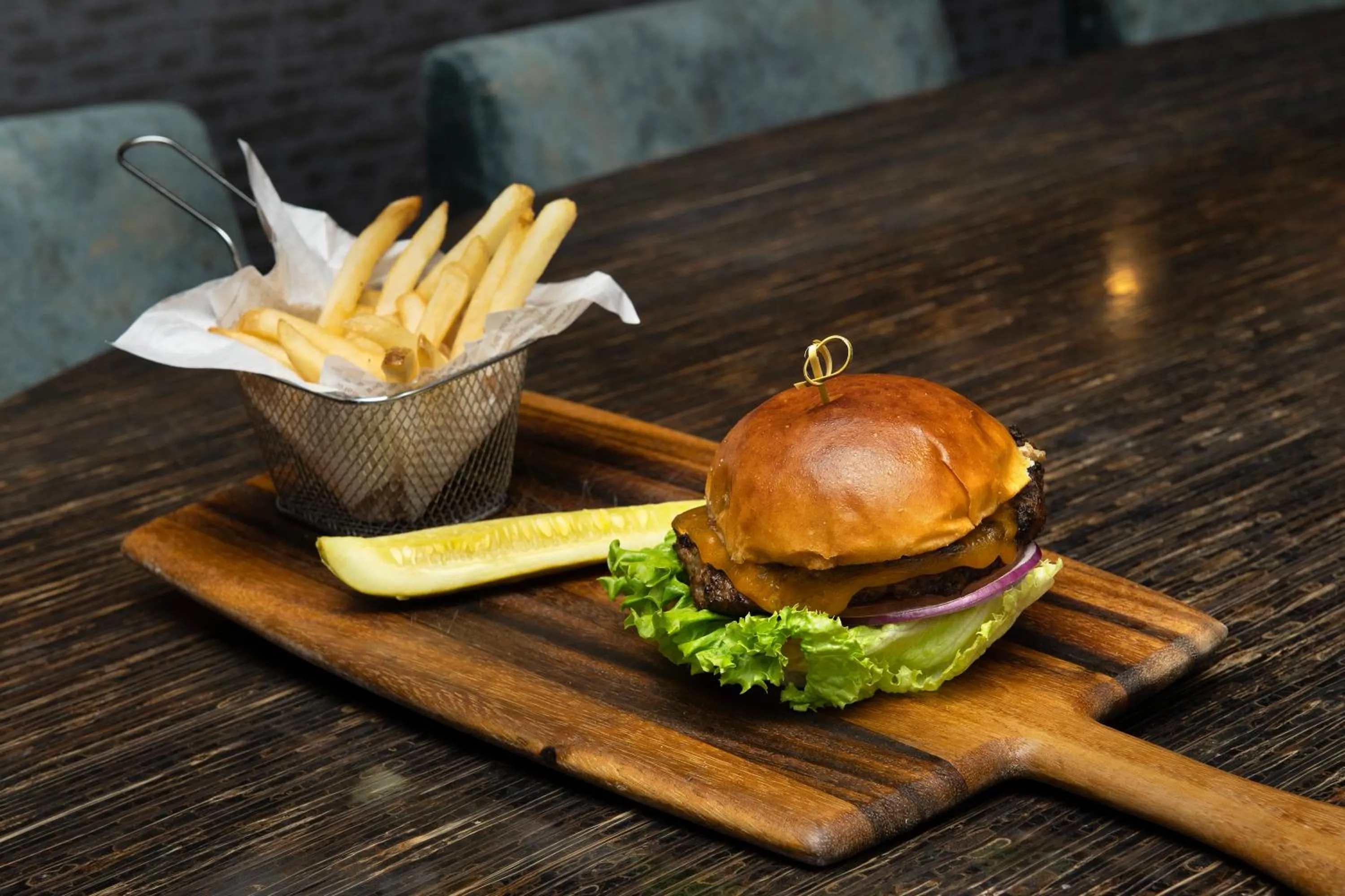 Restaurant/places to eat in Embassy Suites Springfield