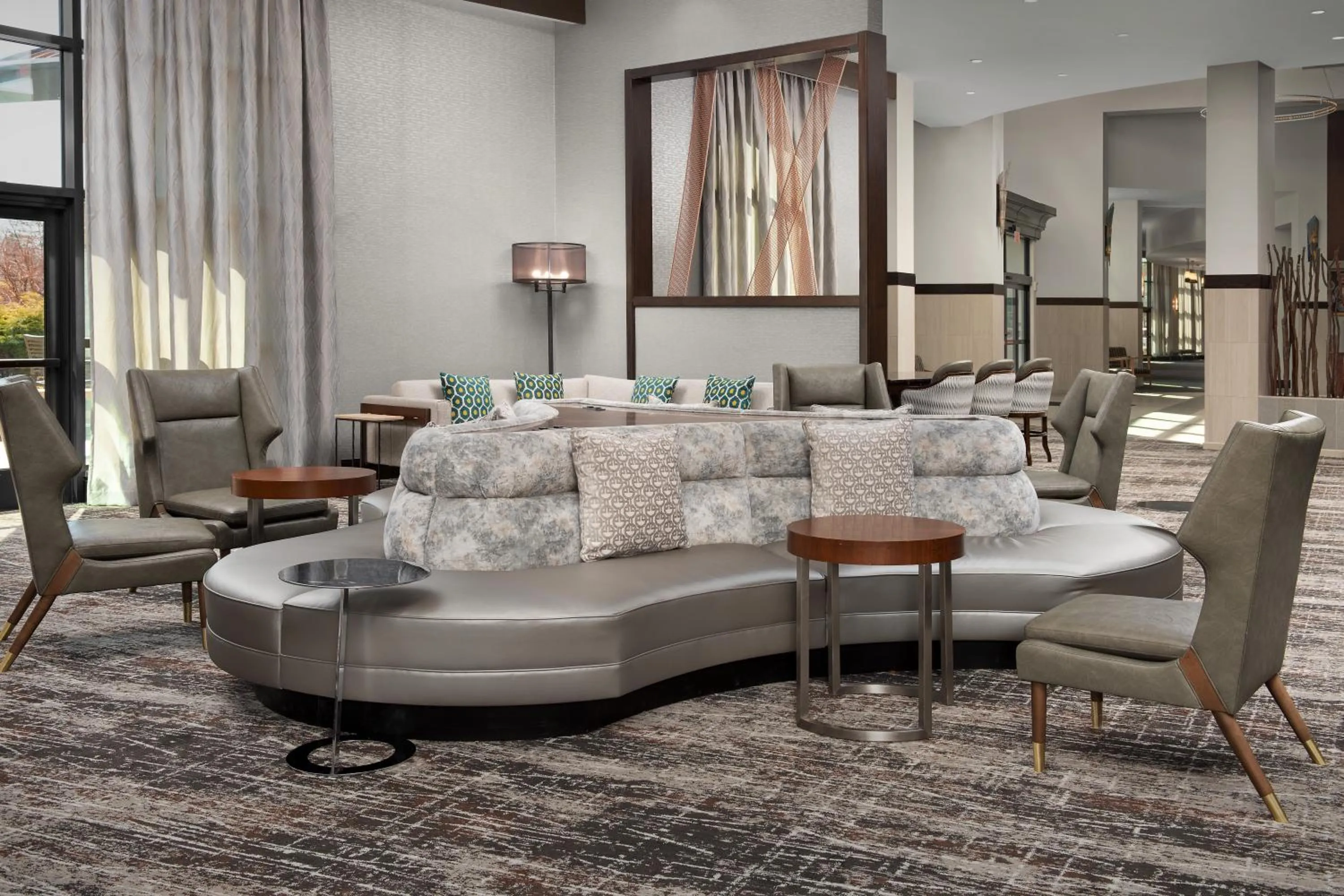 Lounge or bar in Embassy Suites Springfield