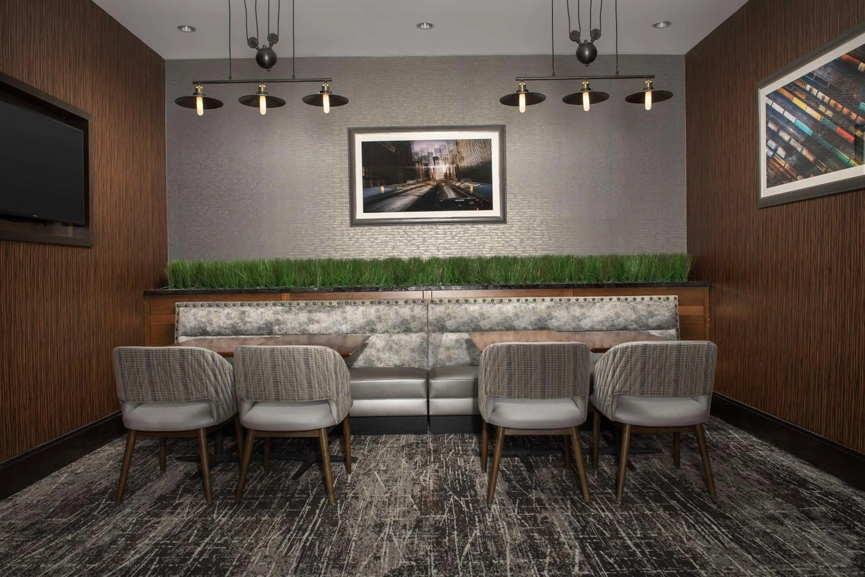 Lounge or bar in Embassy Suites Springfield