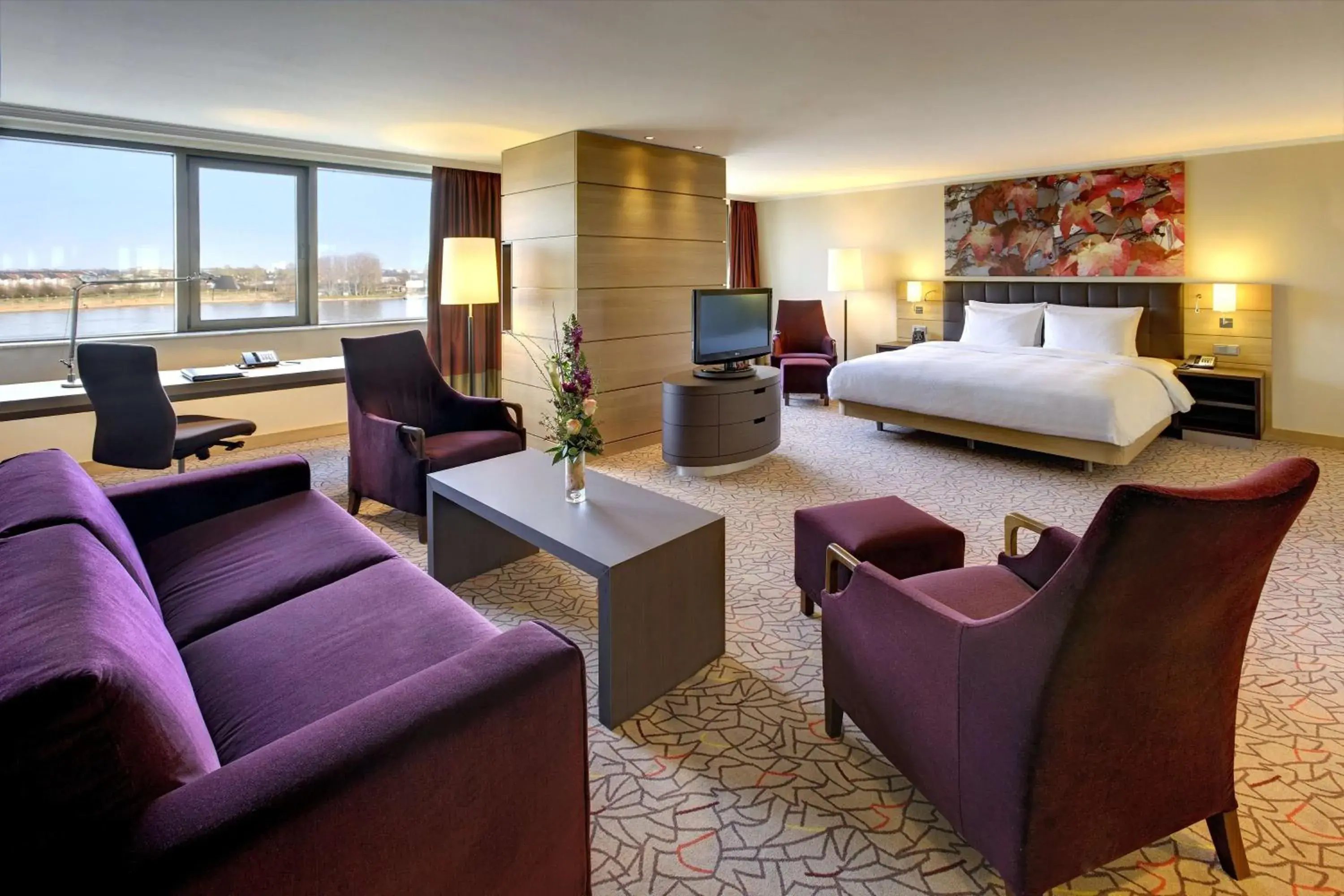 Junior Suite with River View in Hilton Mainz Junior Suite with River View in Hilton Mainz