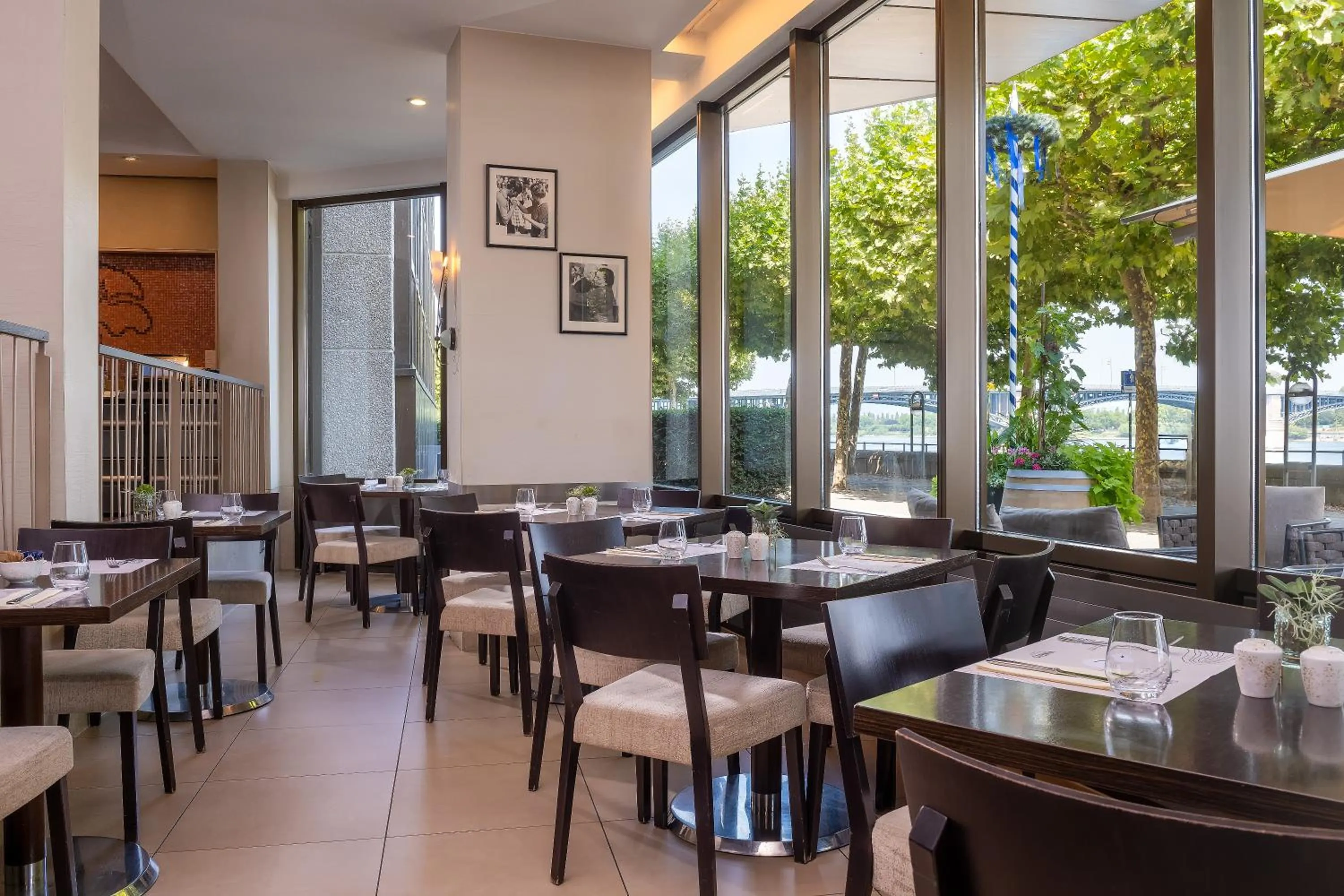 Restaurant/places to eat in Hilton Mainz