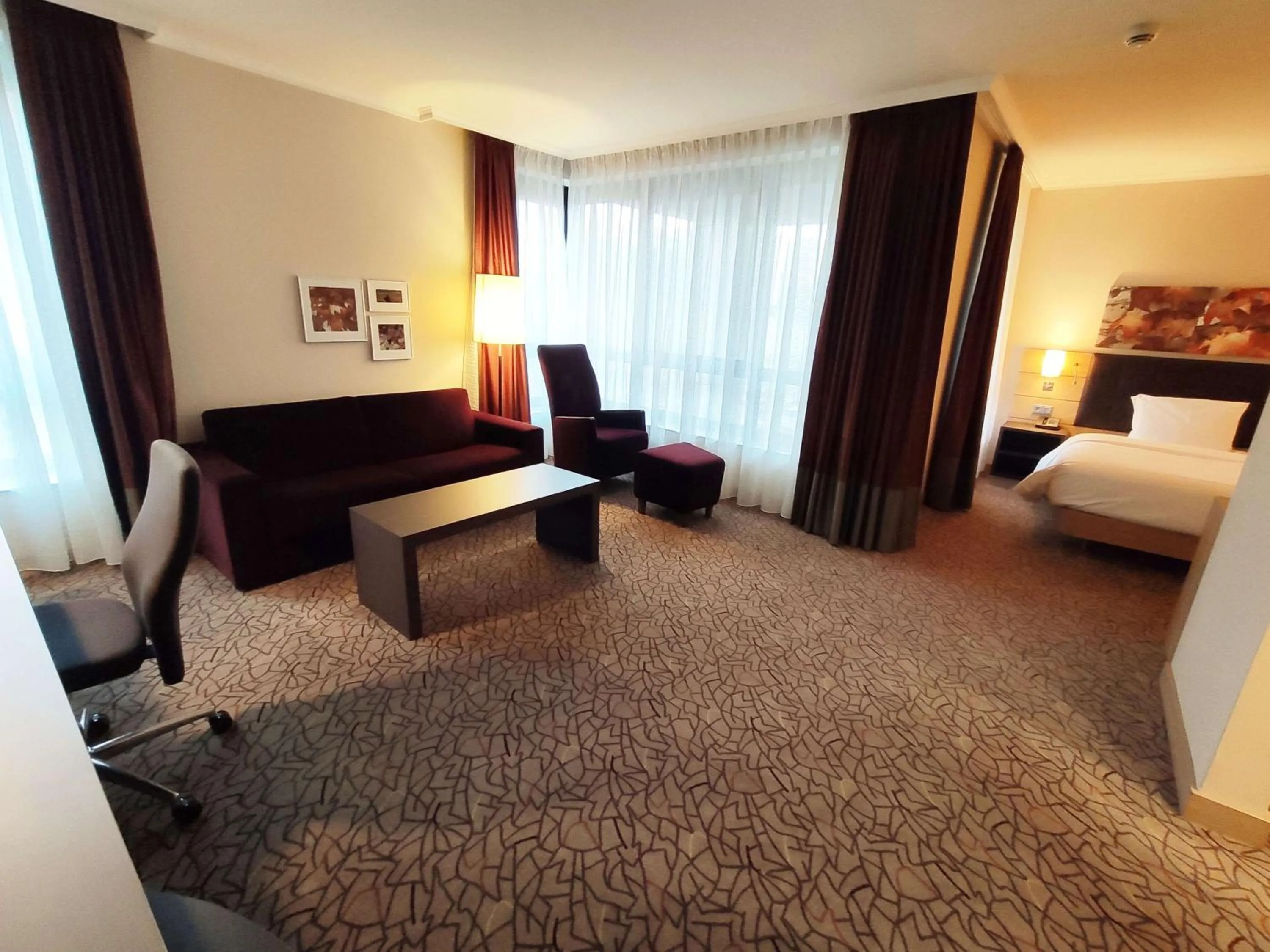 Living room, Bed in Hilton Mainz