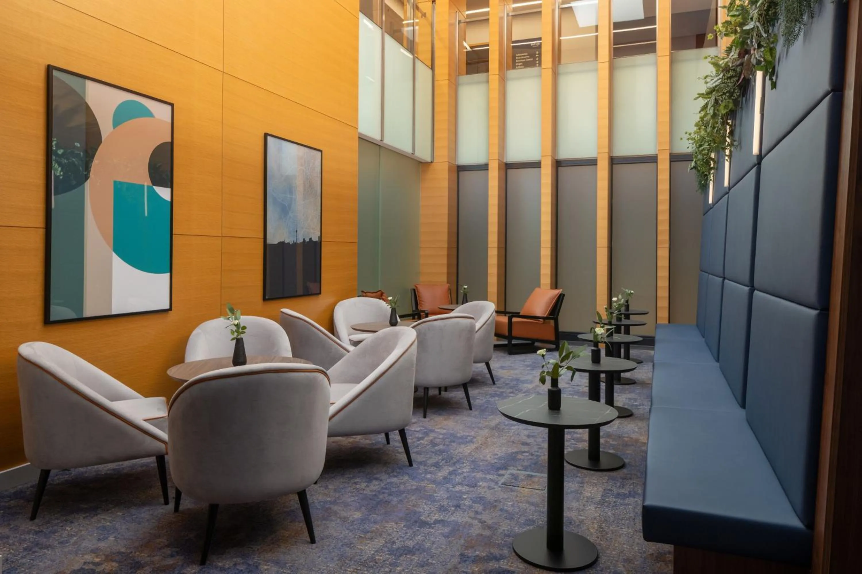 Lounge or bar in Hilton Düsseldorf