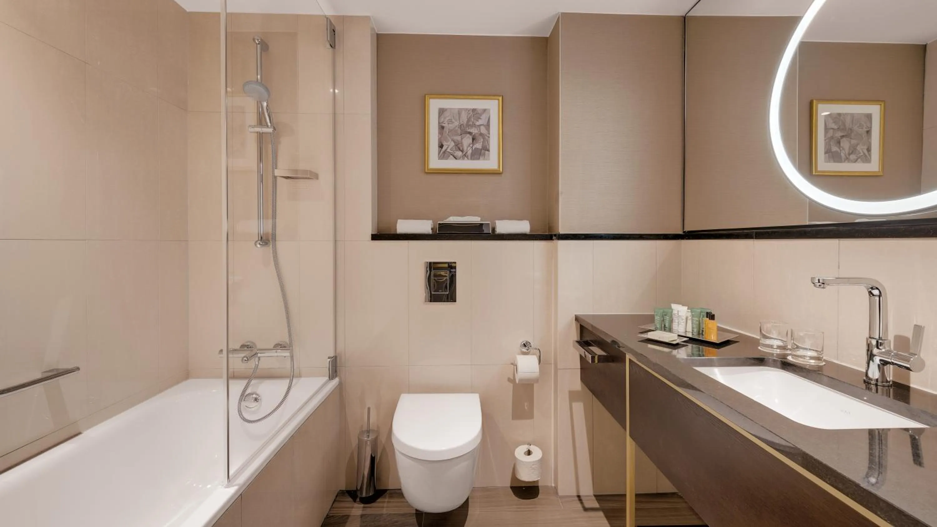 Toilet in Hilton Munich City