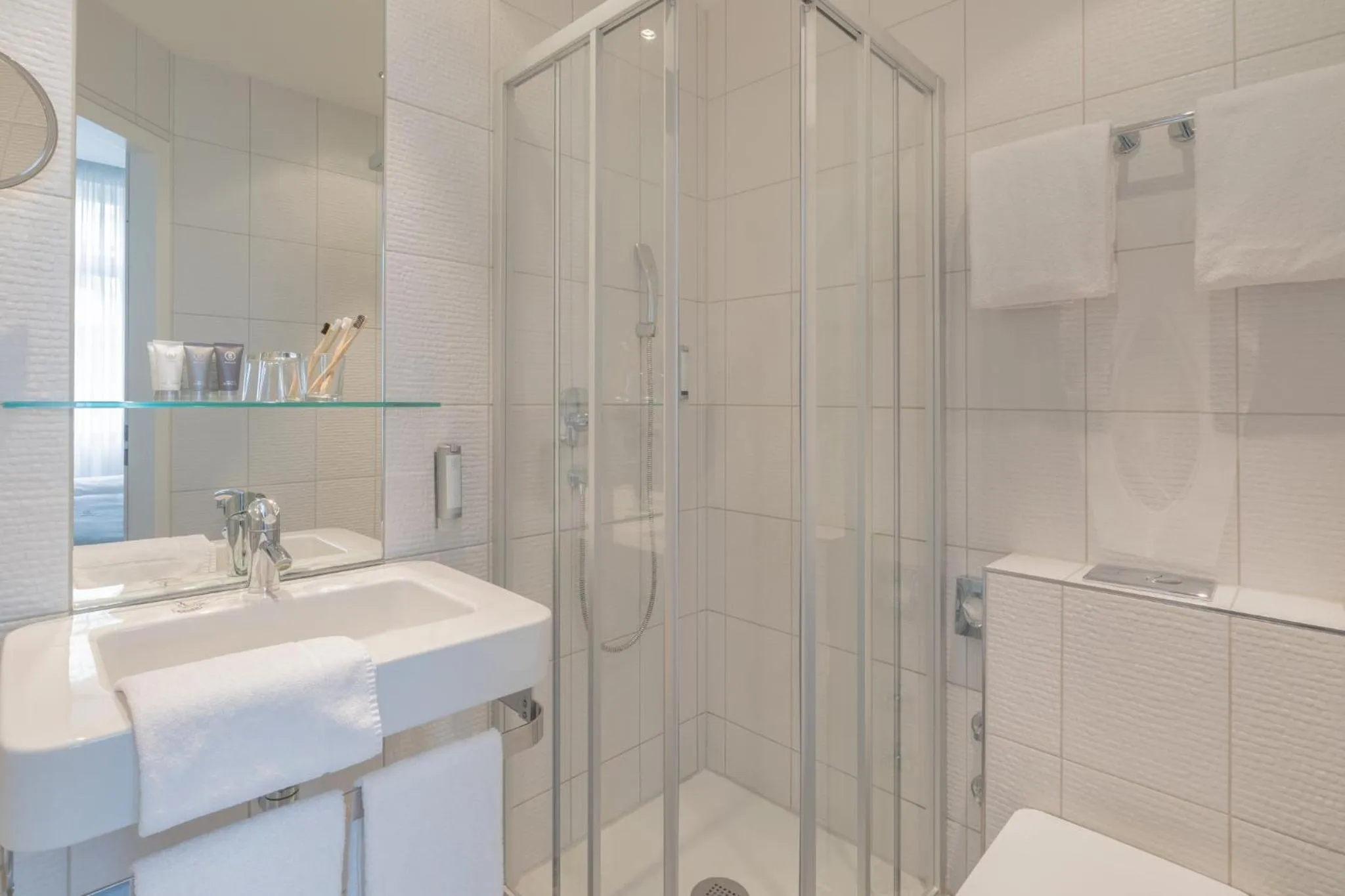 Bathroom in Garner Hotel Berlin - Checkpoint Charlie by IHG