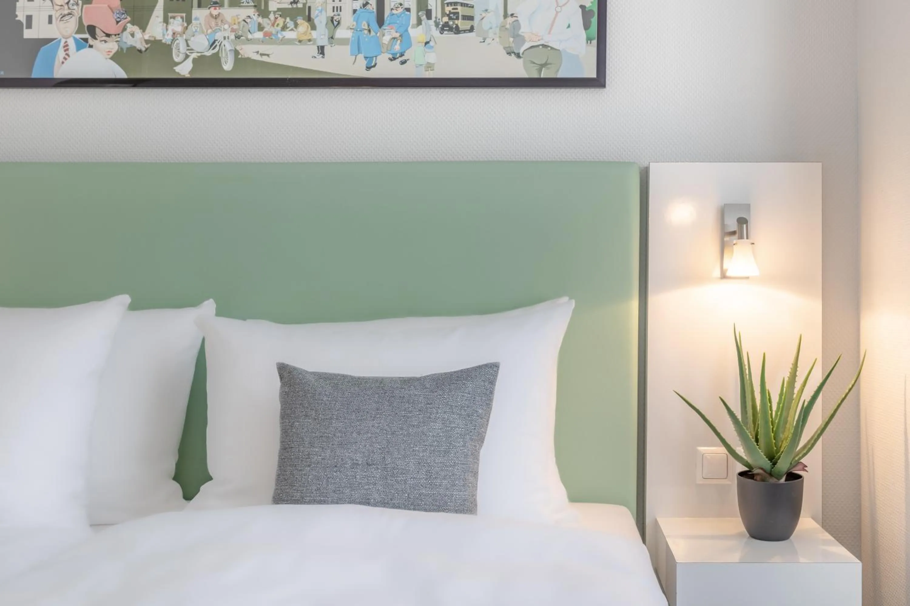 Standard Queen Room in Garner Hotel Berlin - Checkpoint Charlie, an IHG Hotel