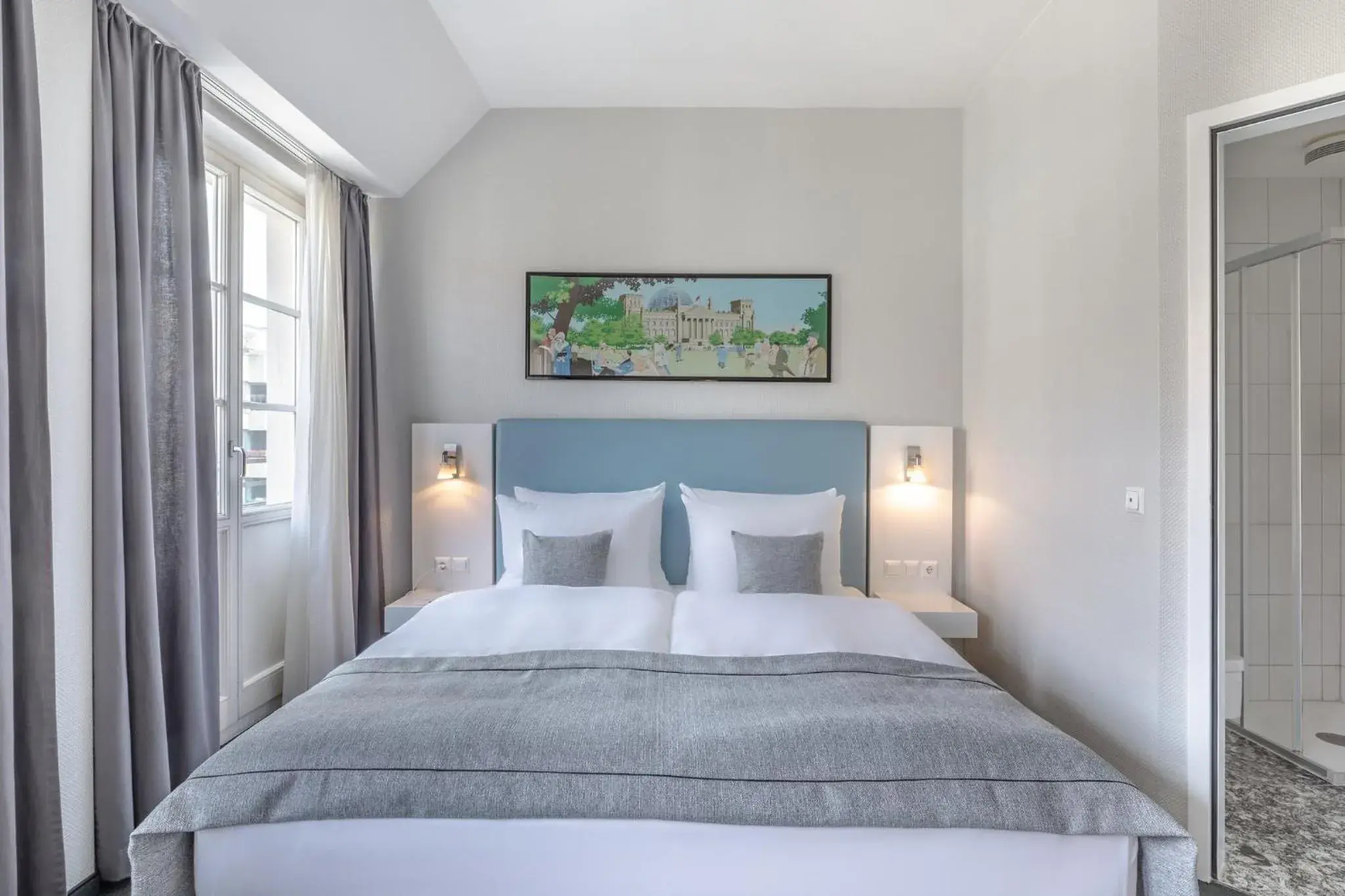 Standard Queen Room in Garner Hotel Berlin - Checkpoint Charlie by IHG Standard Queen Room in Garner Hotel Berlin - Checkpoint Charlie by IHG