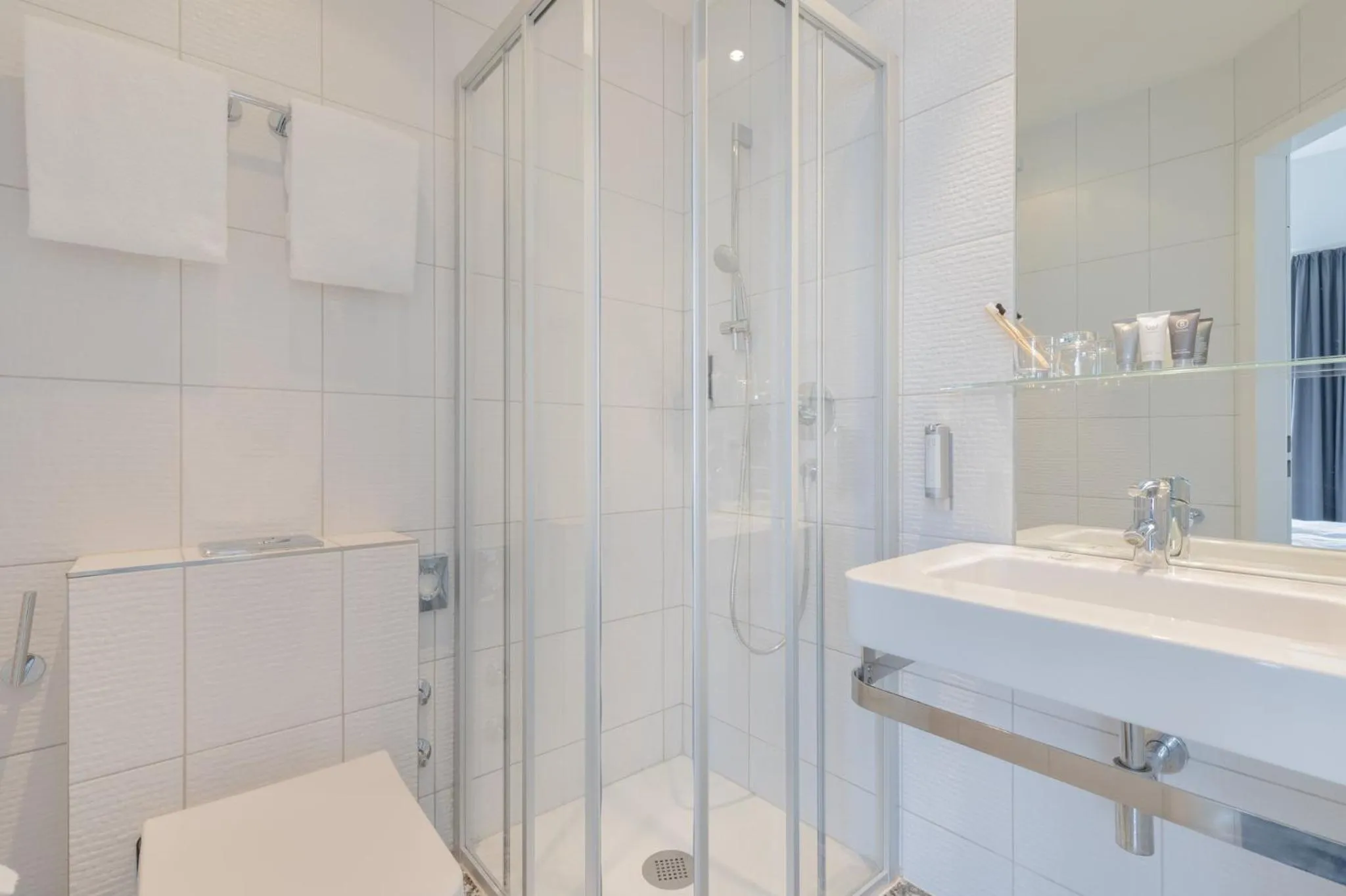 Bathroom in Garner Hotel Berlin - Checkpoint Charlie by IHG