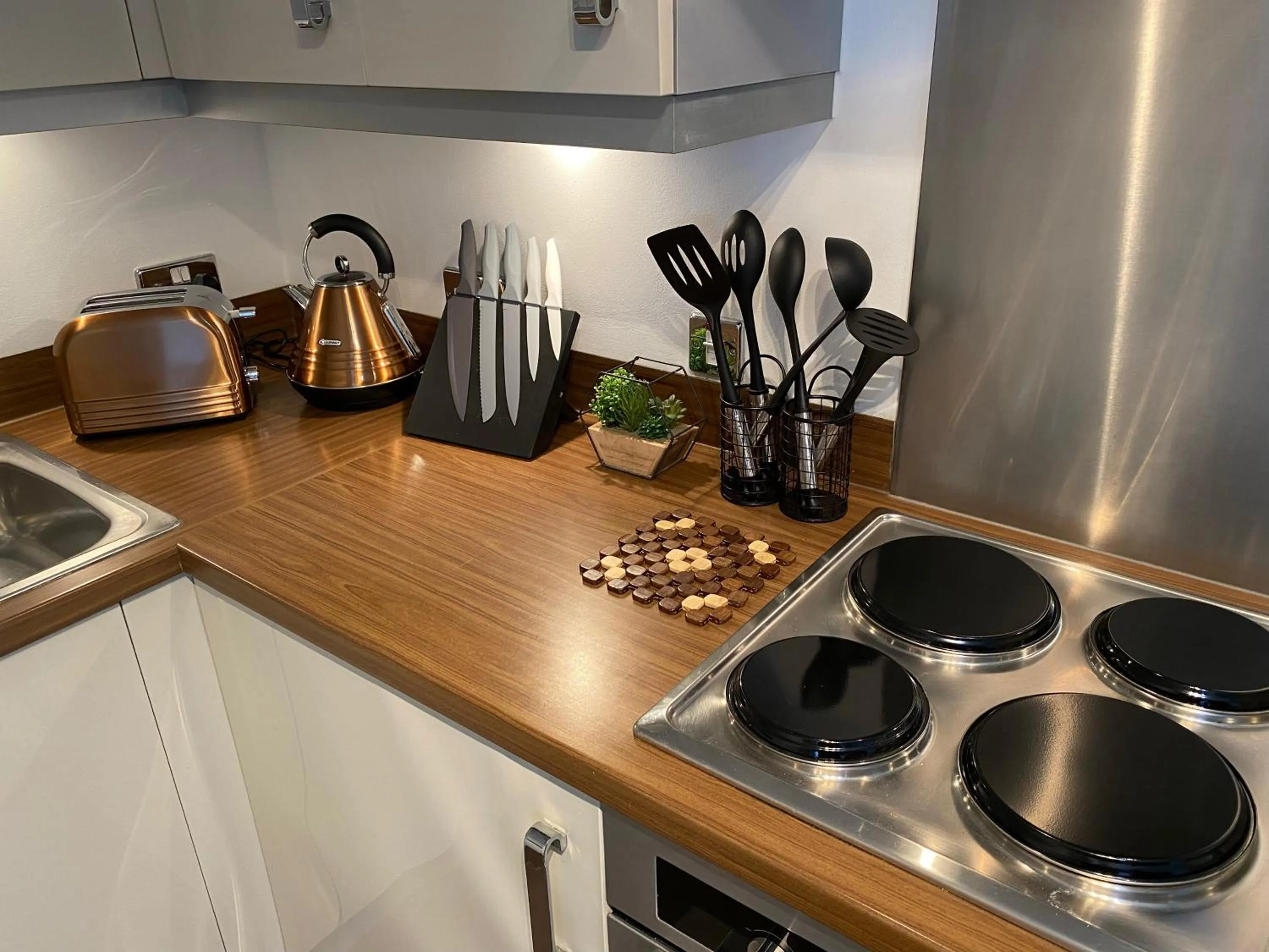 Kitchen or kitchenette in Tailor That Property - Chelsea House