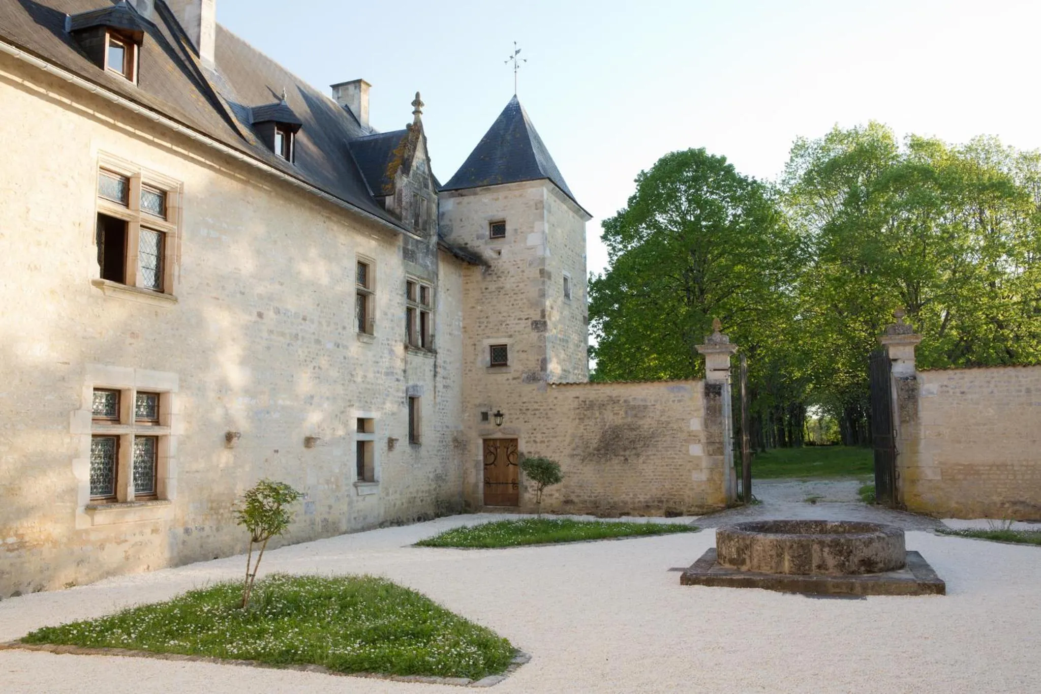 Property building in Château de Bois Charmant