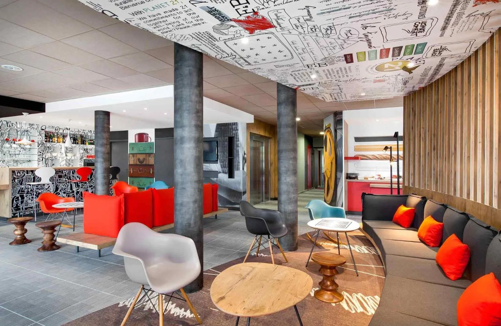 Lounge or bar in ibis Clermont Ferrand Nord Riom