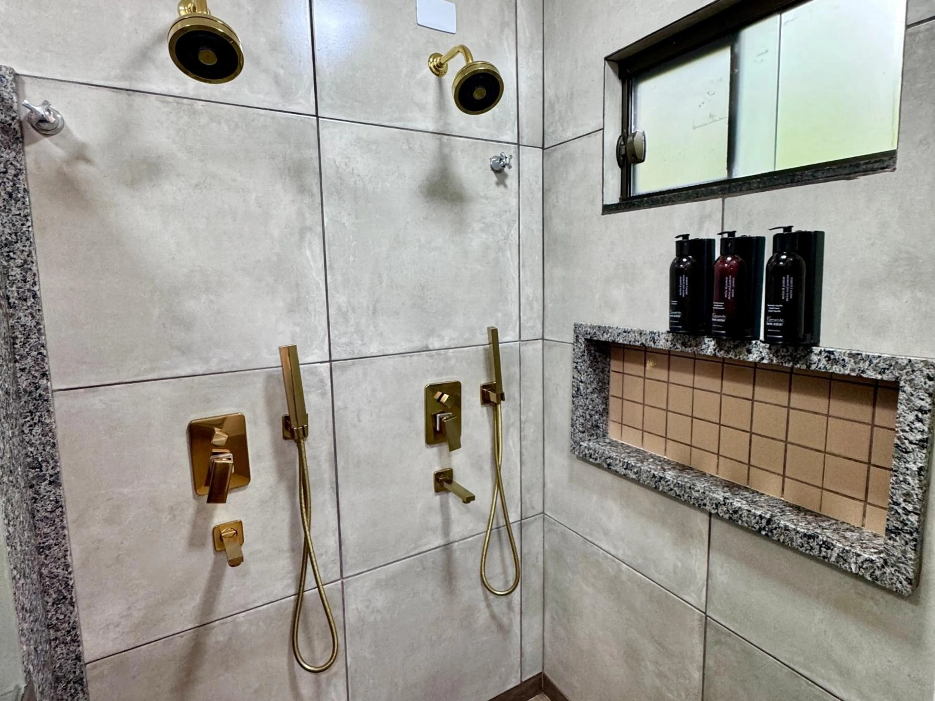 Shower in Hotel Fazenda Vale Alvorada