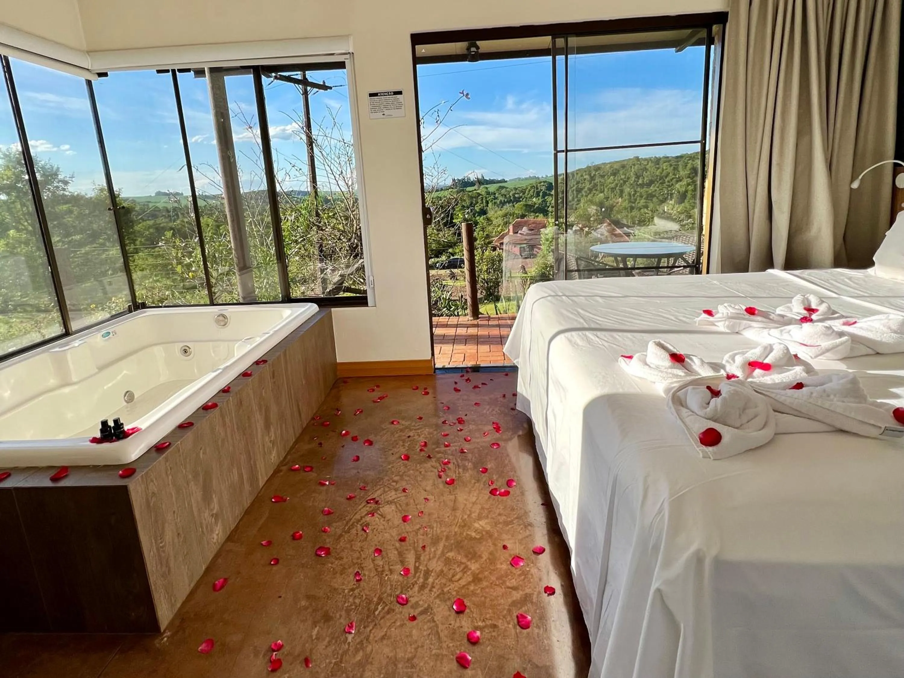 Hot Tub, Bed in Hotel Fazenda Vale Alvorada