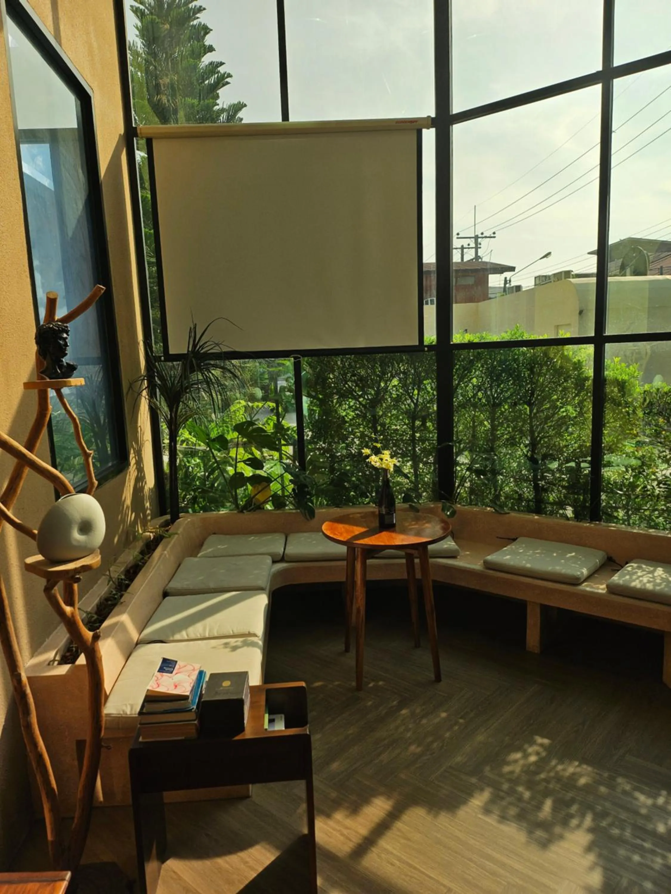 Restaurant/places to eat in Polkadot Hostel