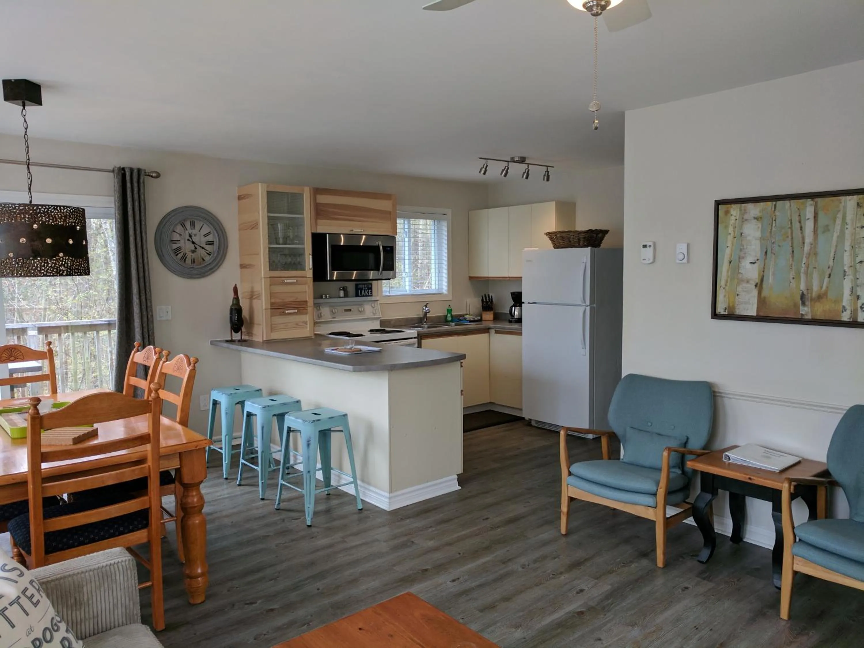 Kitchen or kitchenette in Ogopogo Resort