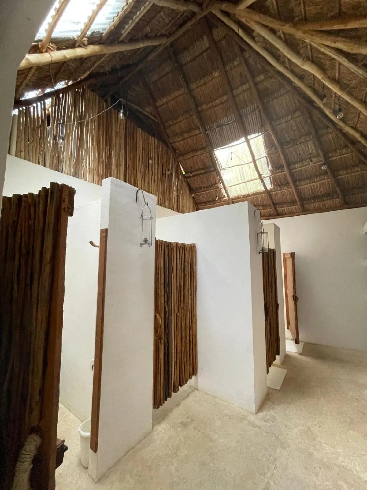 Shower in Glamping Mama Loo mm