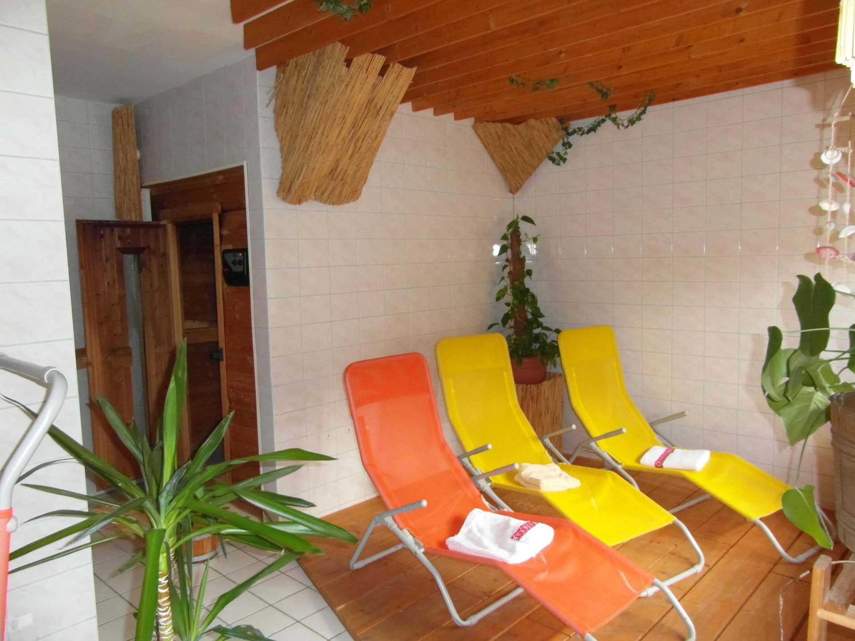 Spa and wellness centre/facilities in Landhotel BurgenBlick Garni & Tagungshotel