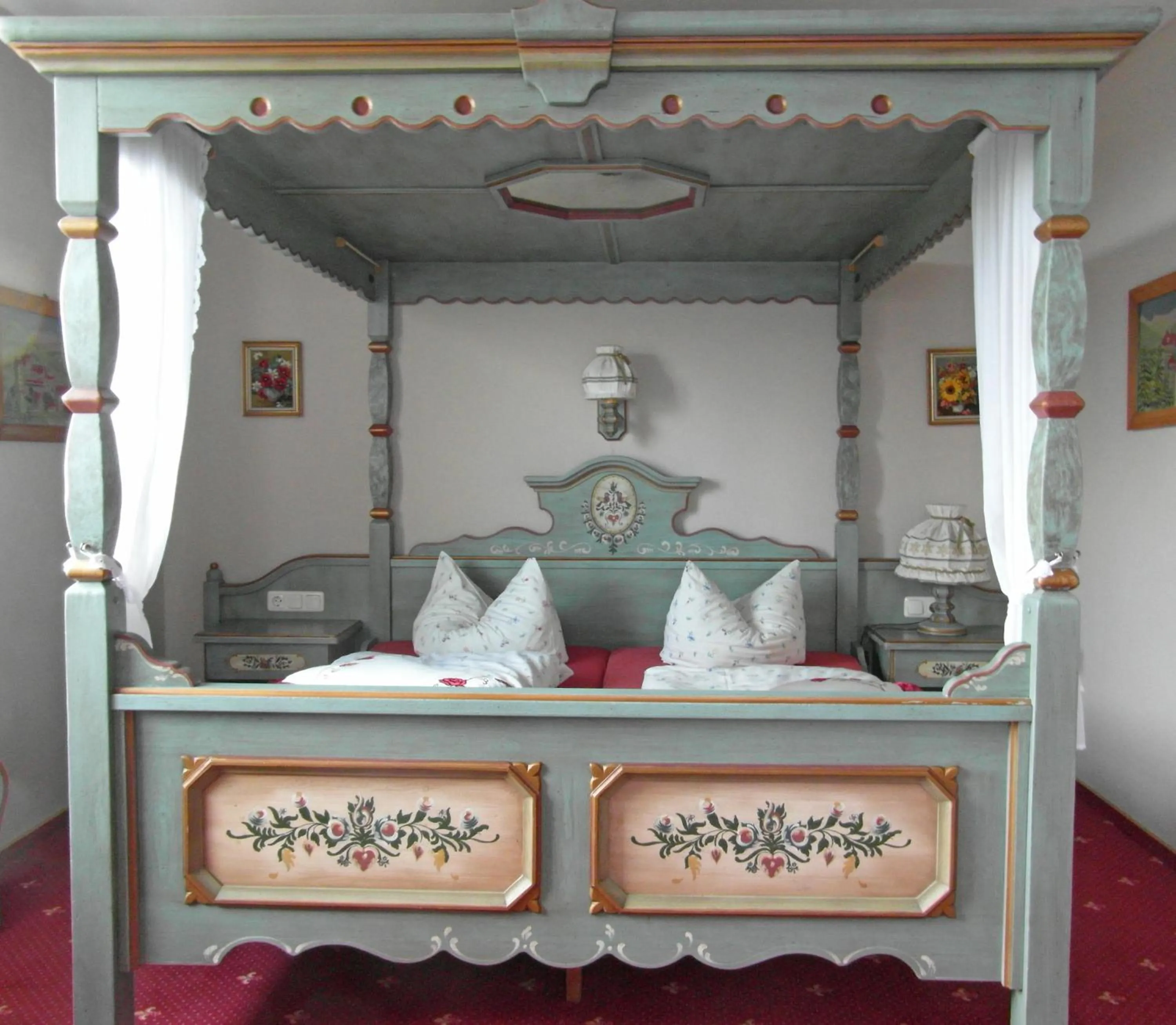 Bed in Landhotel BurgenBlick Garni & Tagungshotel