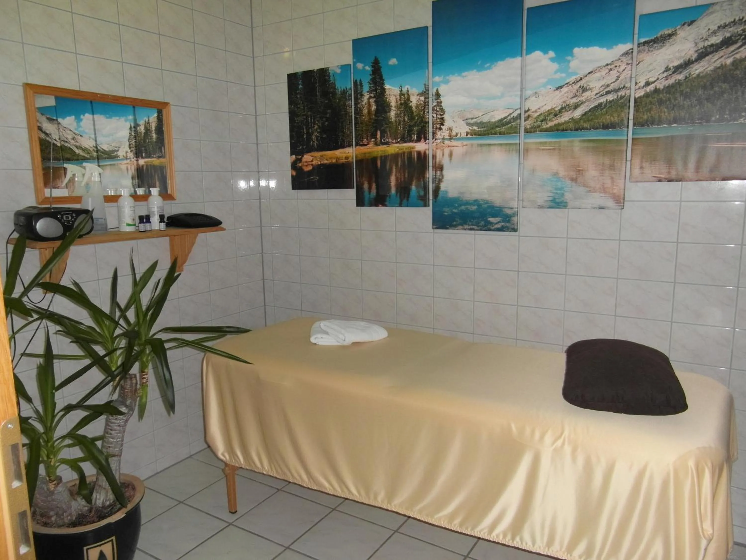 Spa and wellness centre/facilities in Landhotel BurgenBlick Garni & Tagungshotel