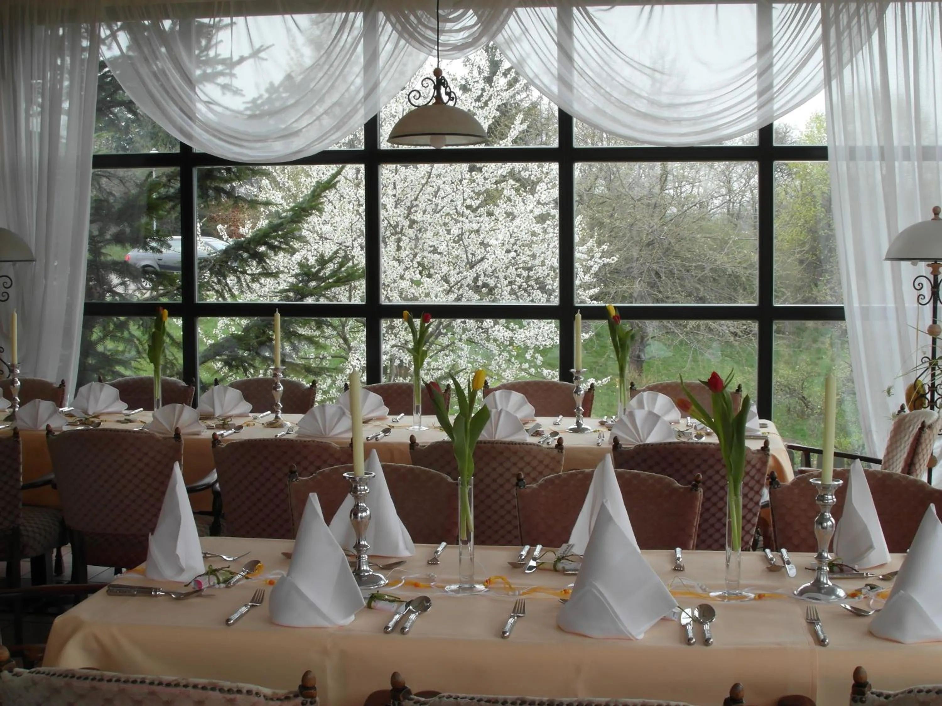 Restaurant/places to eat in Landhotel BurgenBlick Garni & Tagungshotel