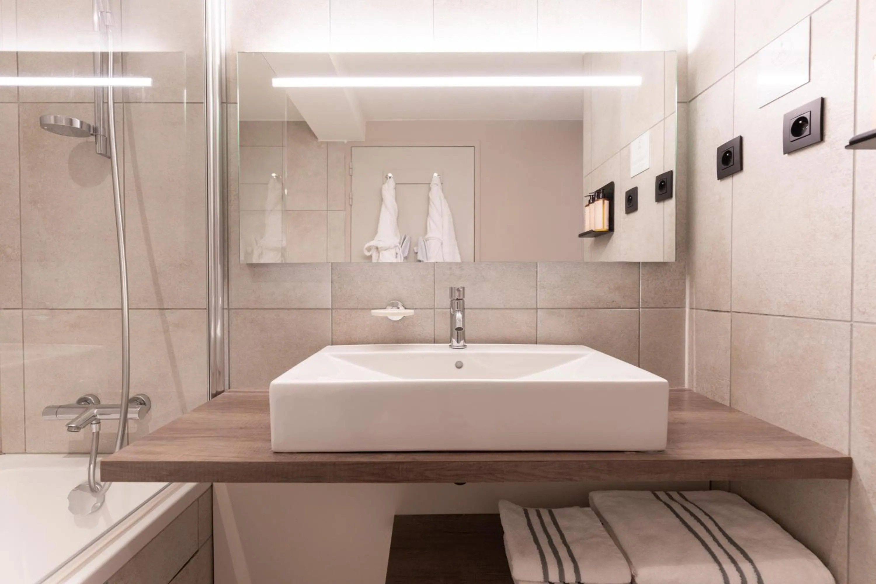 Shower in Heliopic Hotel & Spa