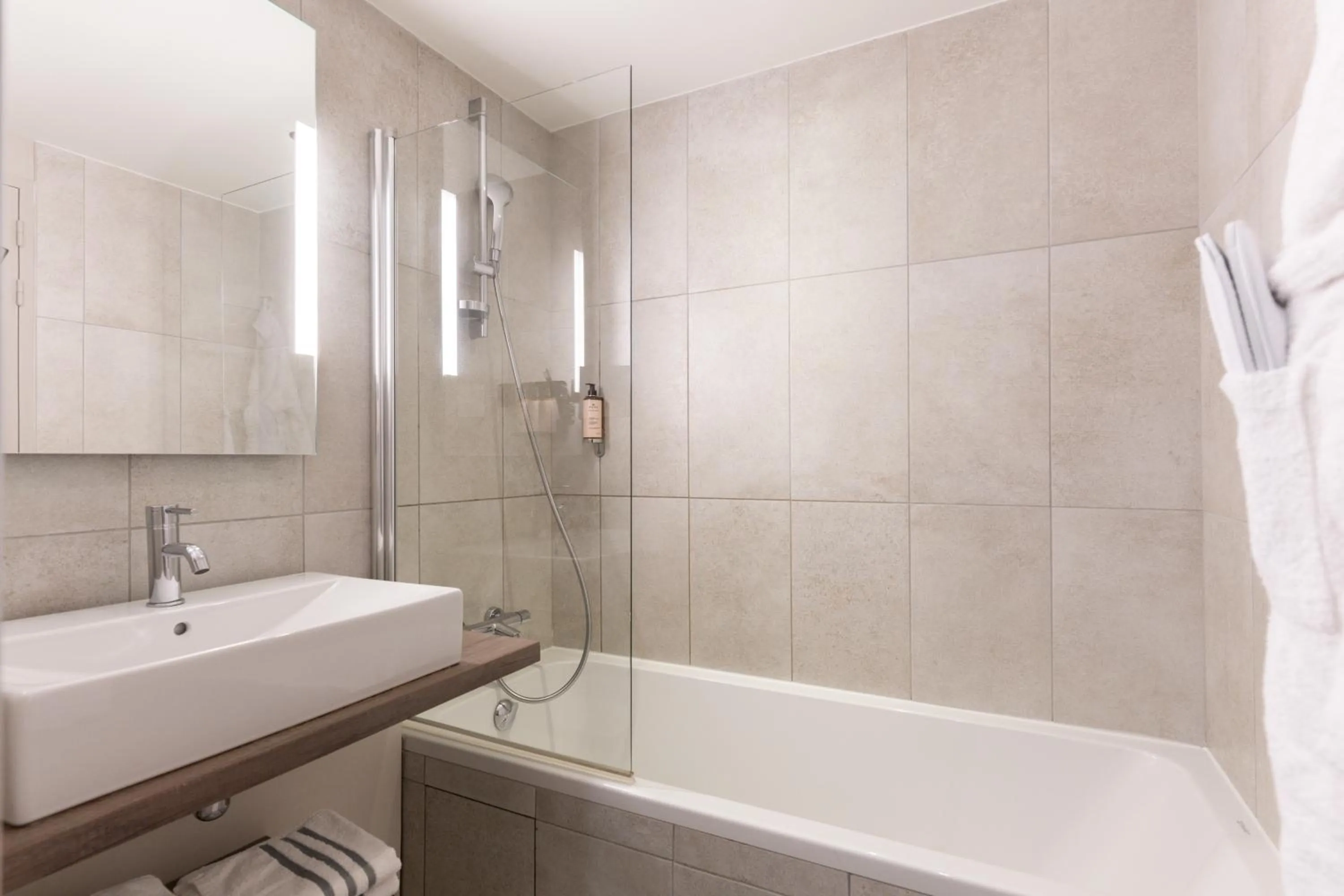 Shower in Heliopic Hotel & Spa