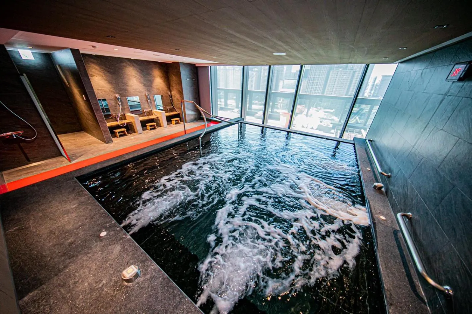 Spa and wellness centre/facilities in Jasper Young Hotel Banqiao
