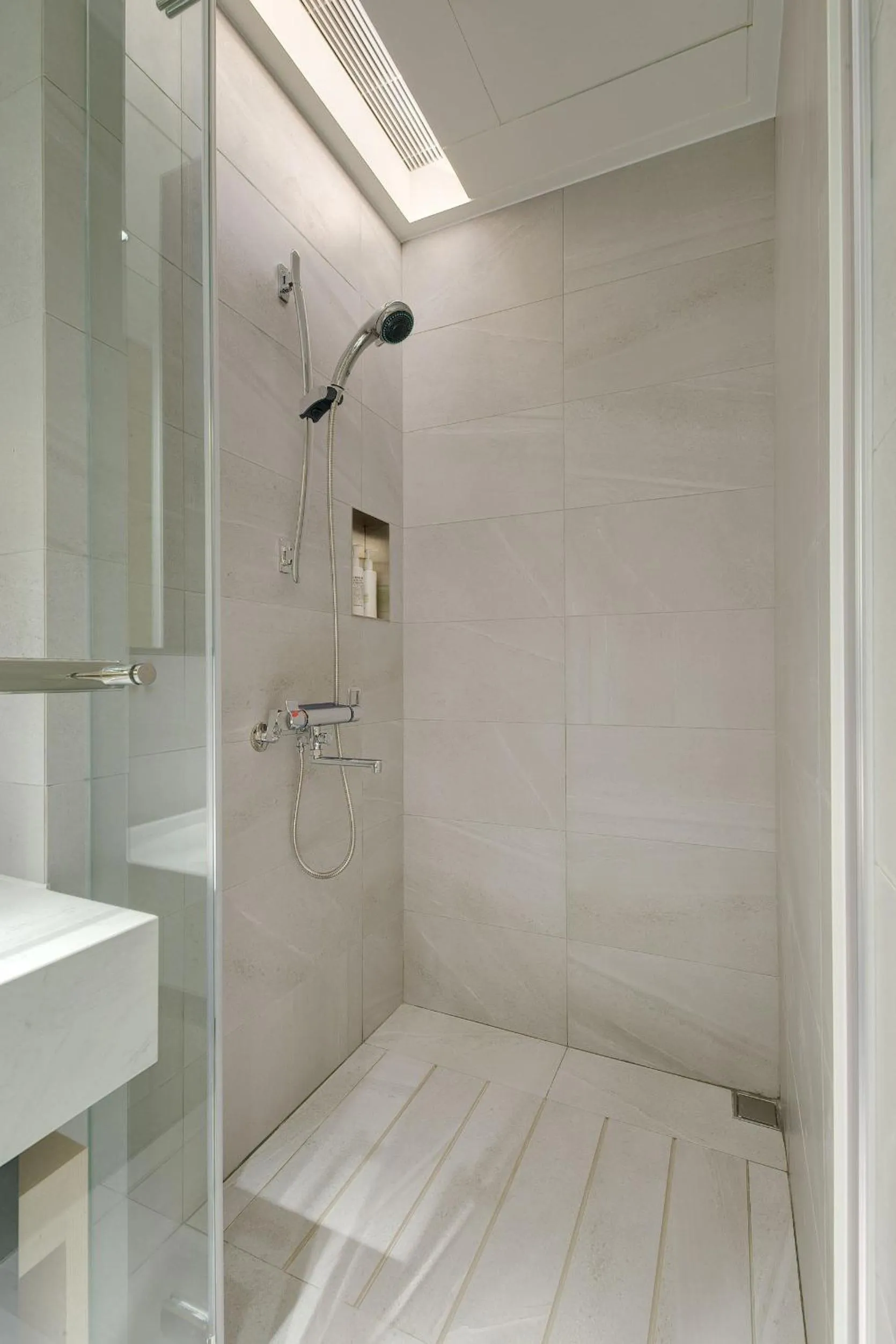 Bathroom in Jasper Young Hotel Banqiao