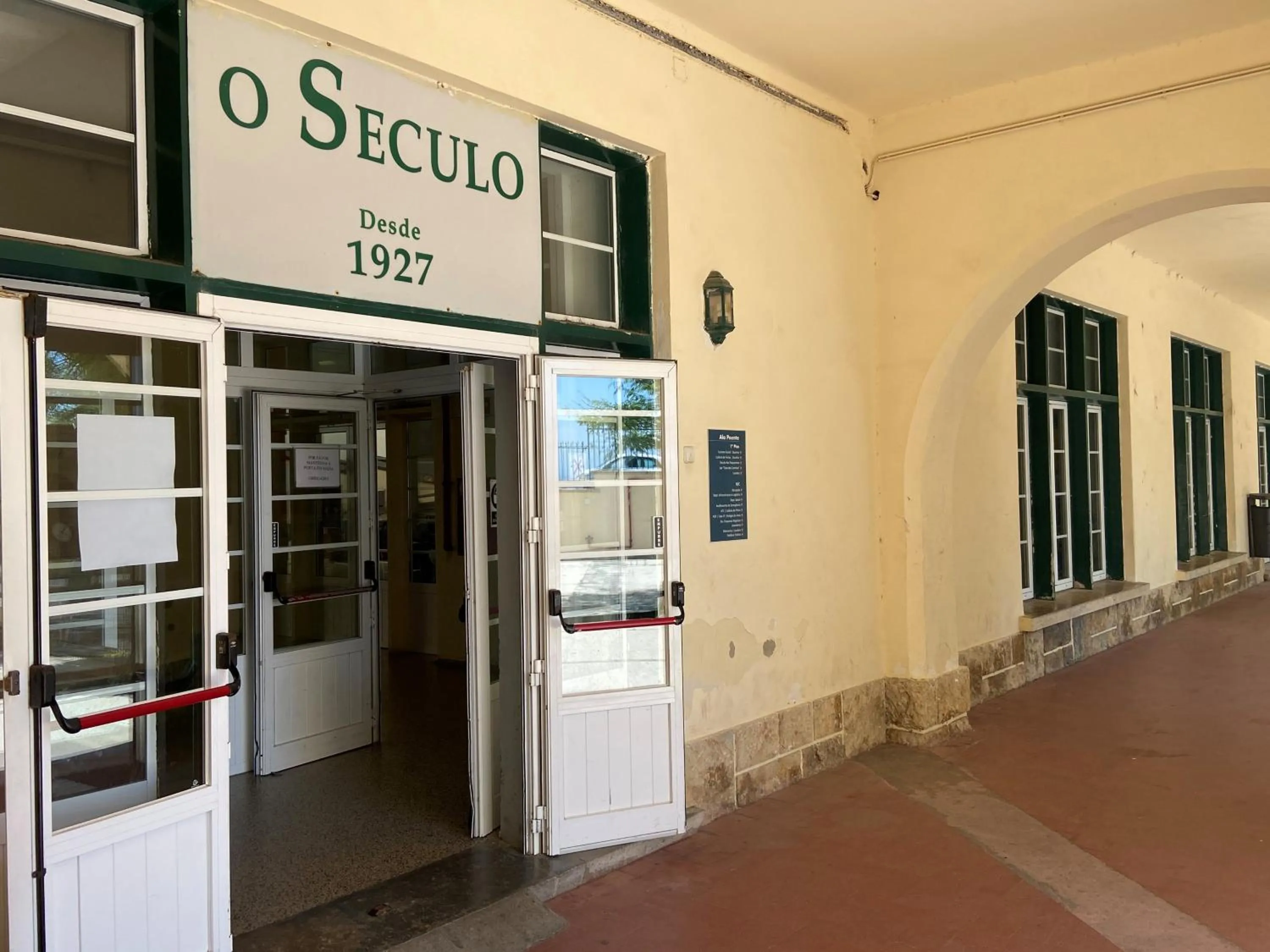 Facade/entrance in Turismo do Seculo