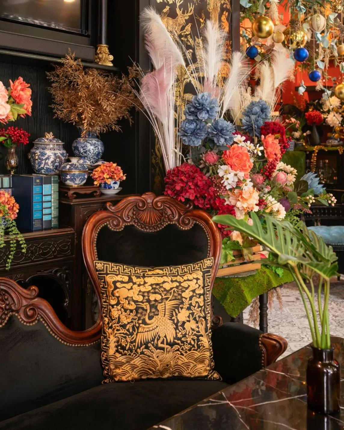 Seating area in DE Phanakron Boutique Hotel